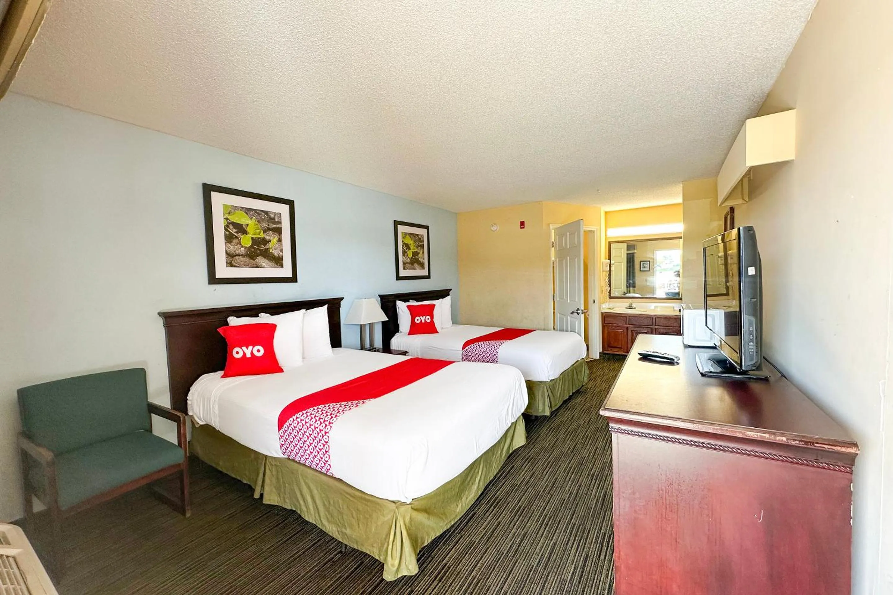 Bedroom, Bed in Bonita Lakes Inn by Capital O Meridian I20