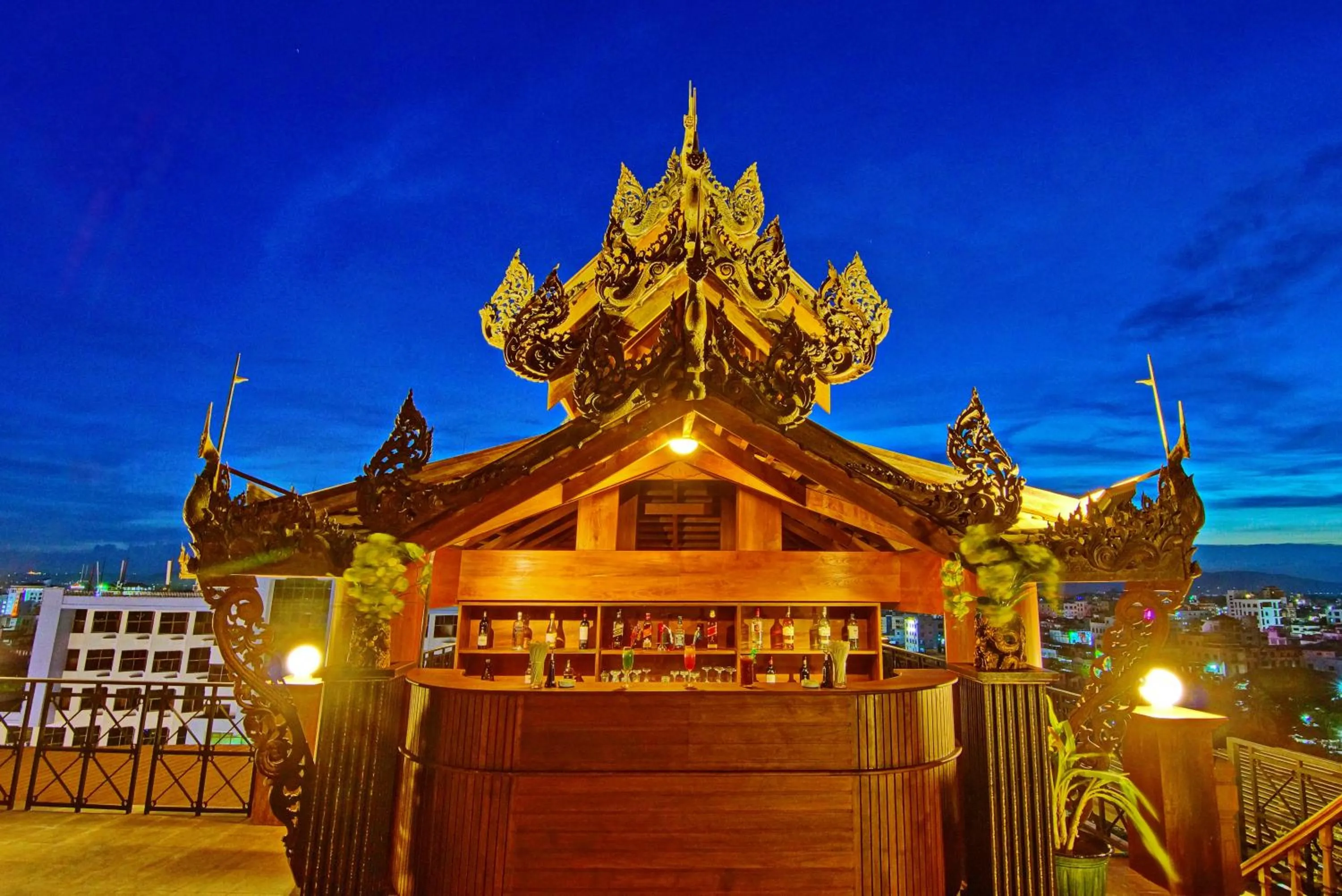 Lounge or bar in Shwe Ingyinn Hotel Mandalay