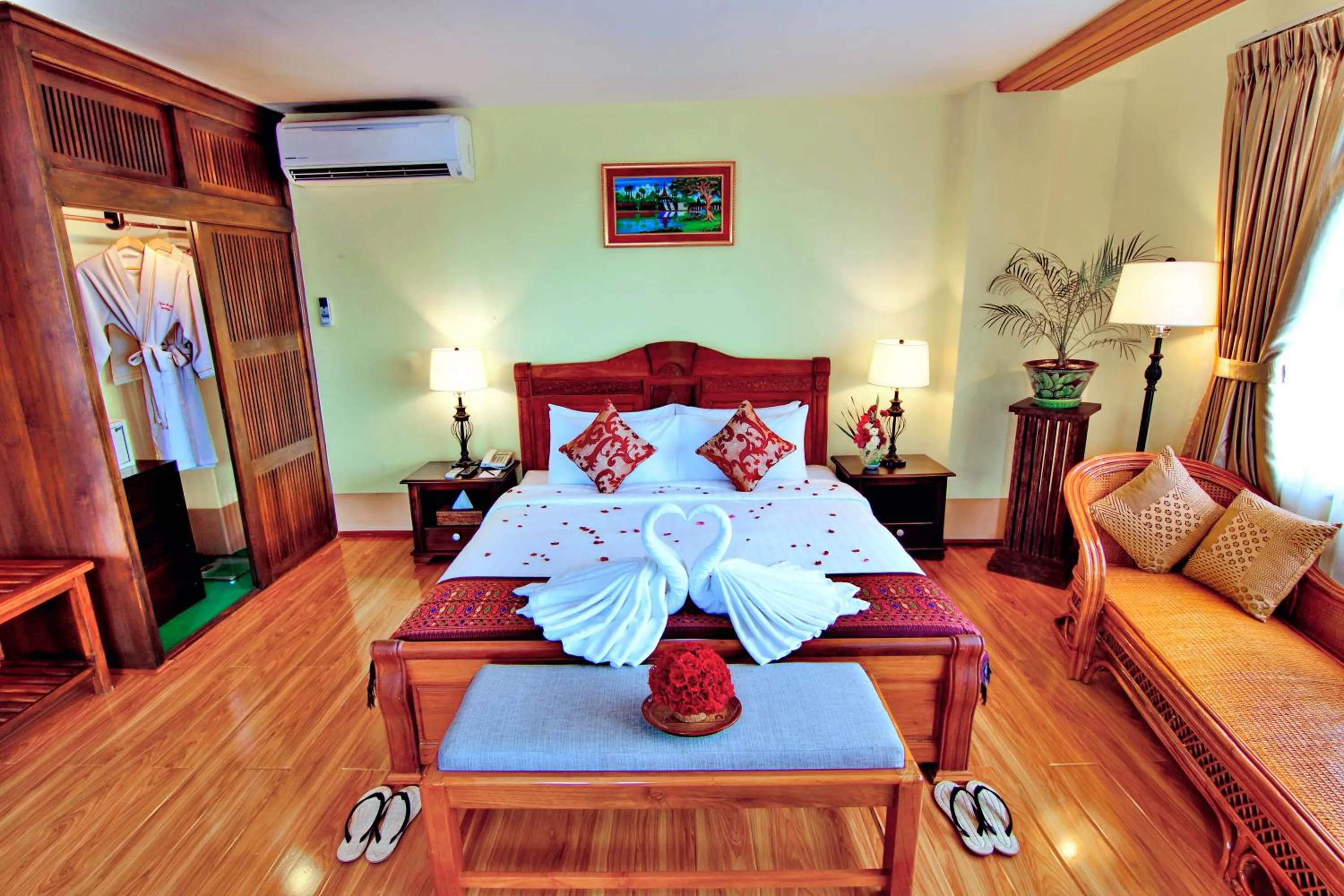 Bedroom in Shwe Ingyinn Hotel Mandalay