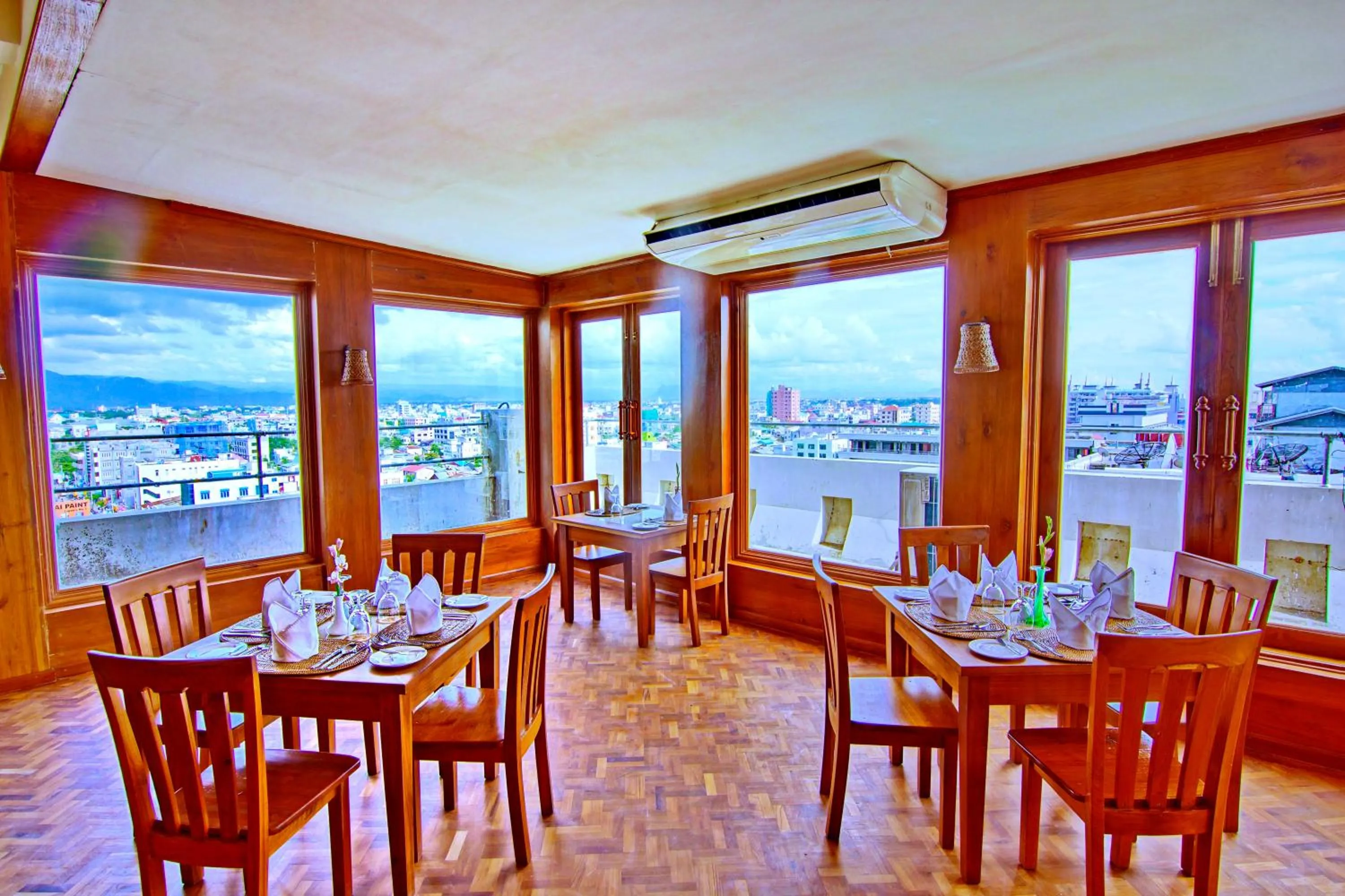 Food and drinks in Shwe Ingyinn Hotel Mandalay