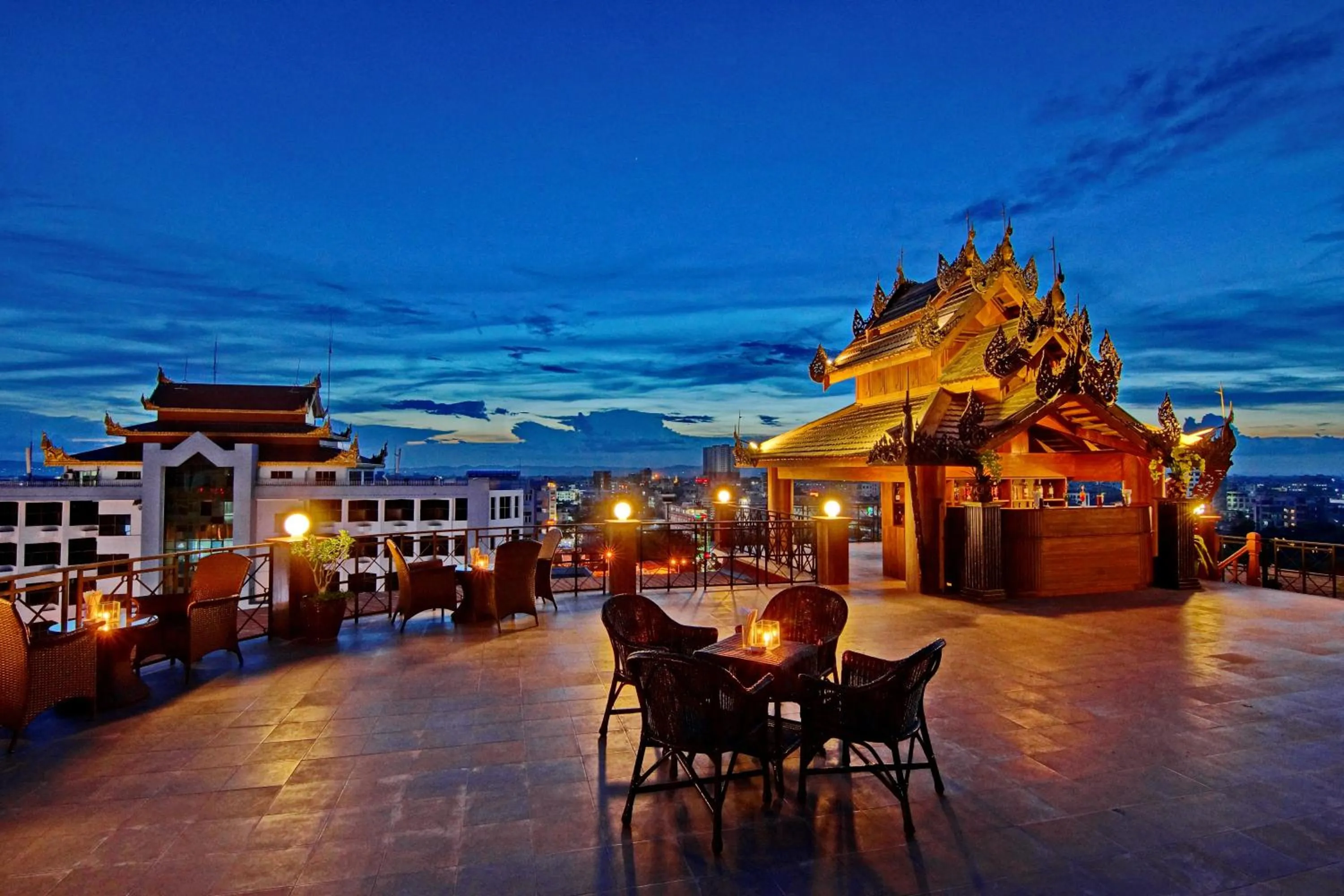 Restaurant/places to eat in Shwe Ingyinn Hotel Mandalay