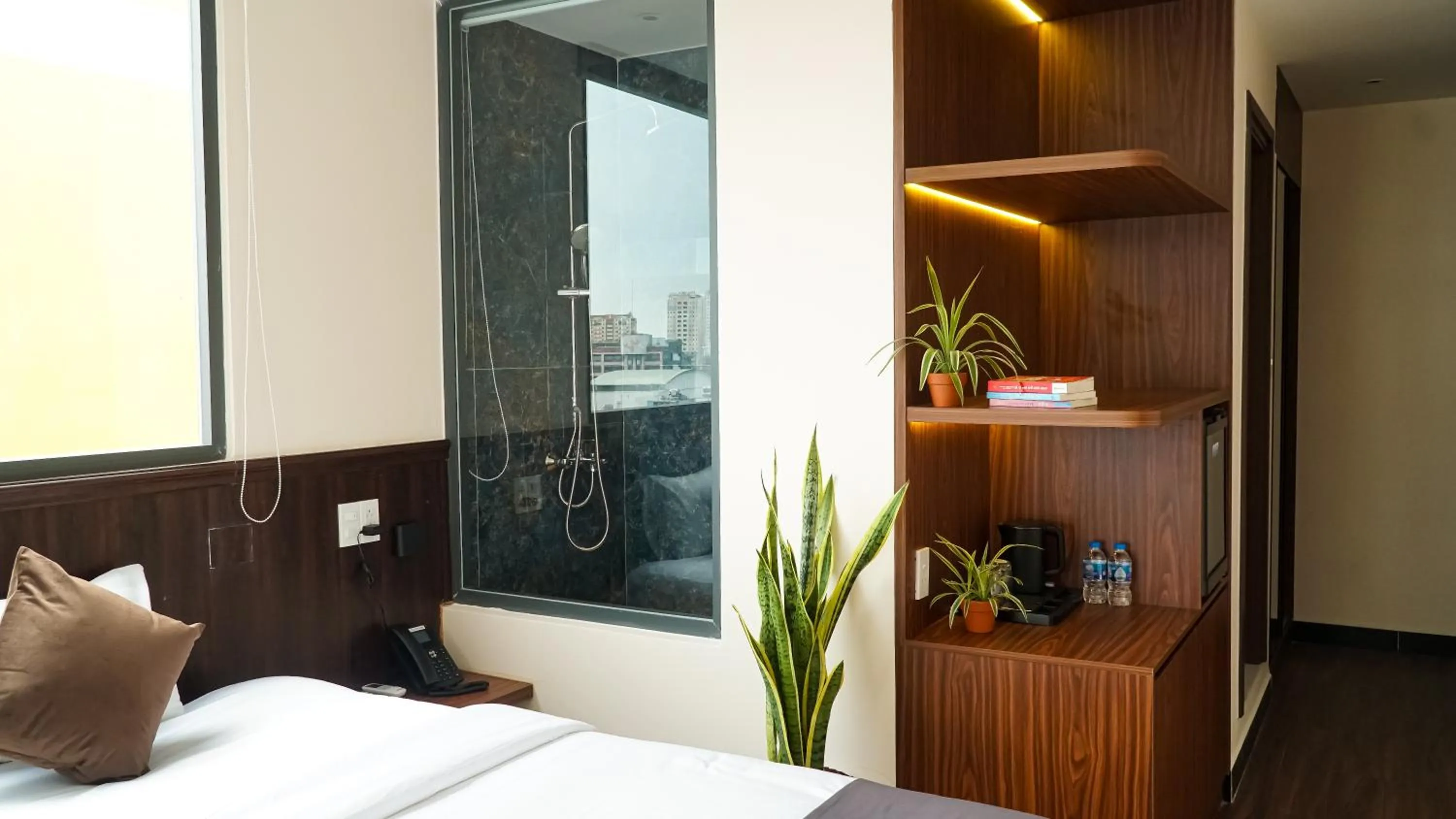 Shower, Bed in Bros Hotel