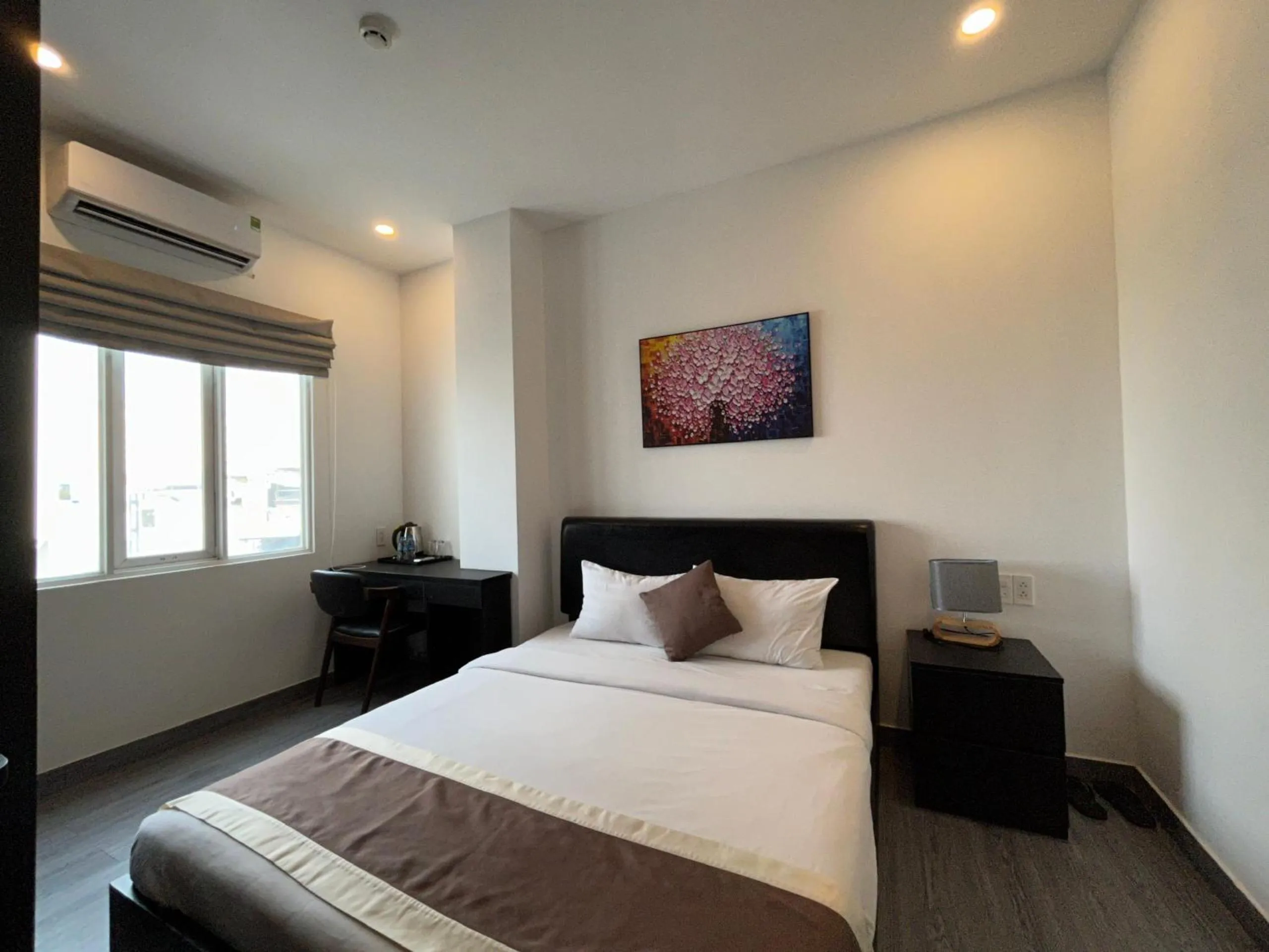 Photo of the whole room, Bed in Bros Hotel