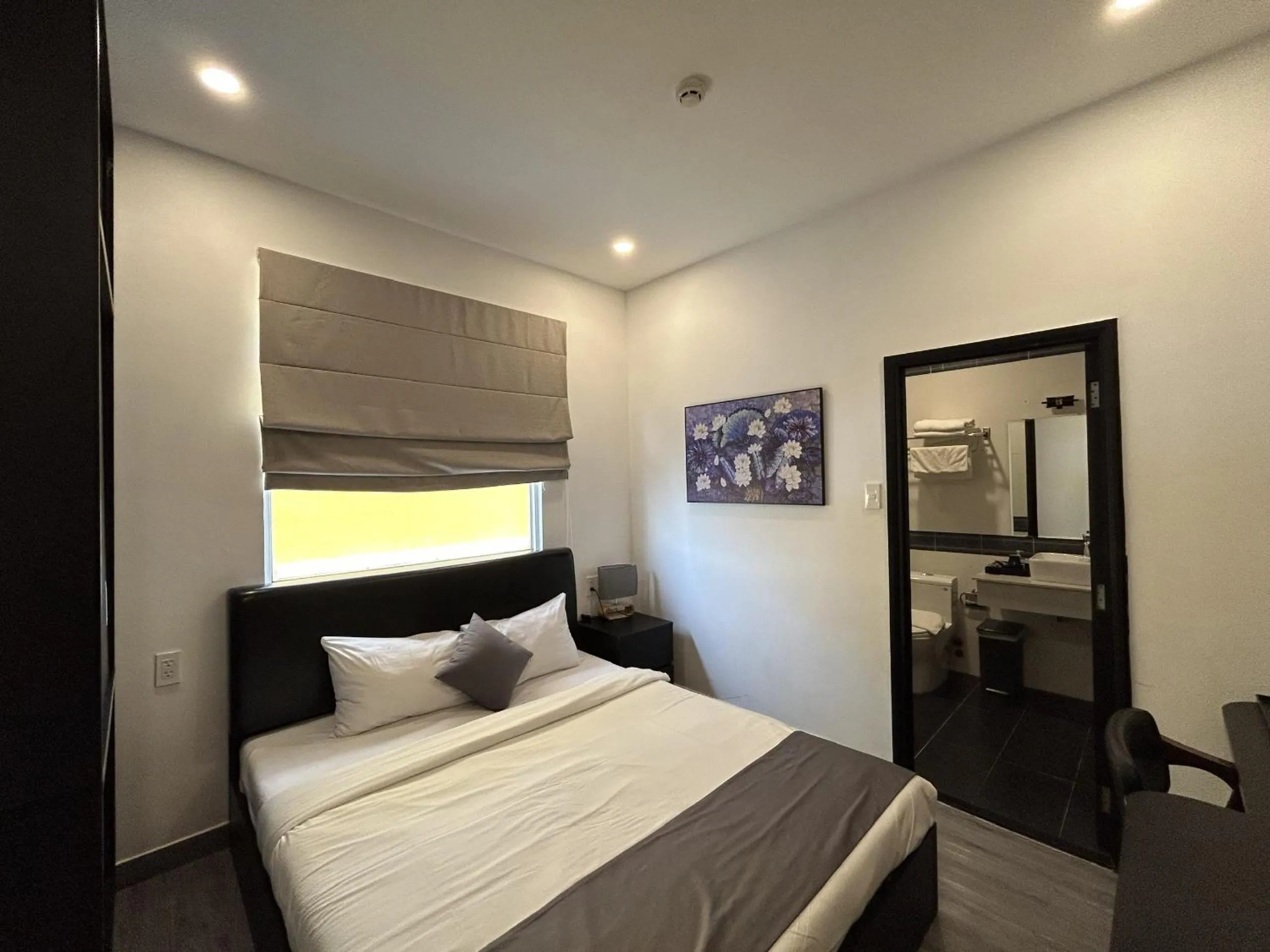 Photo of the whole room, Bed in Bros Hotel