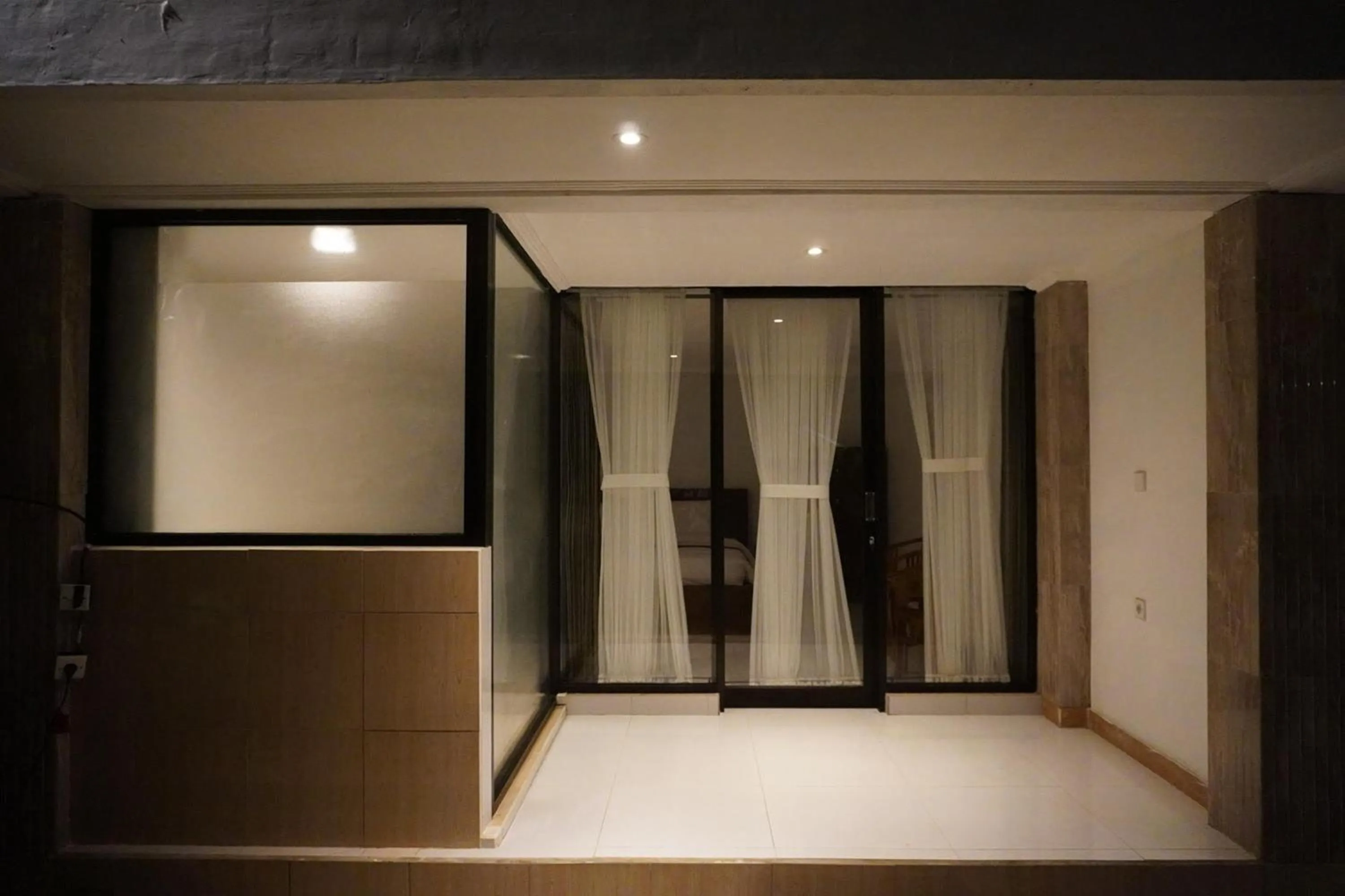 wardrobe in Umah Dayuh Uluwatu