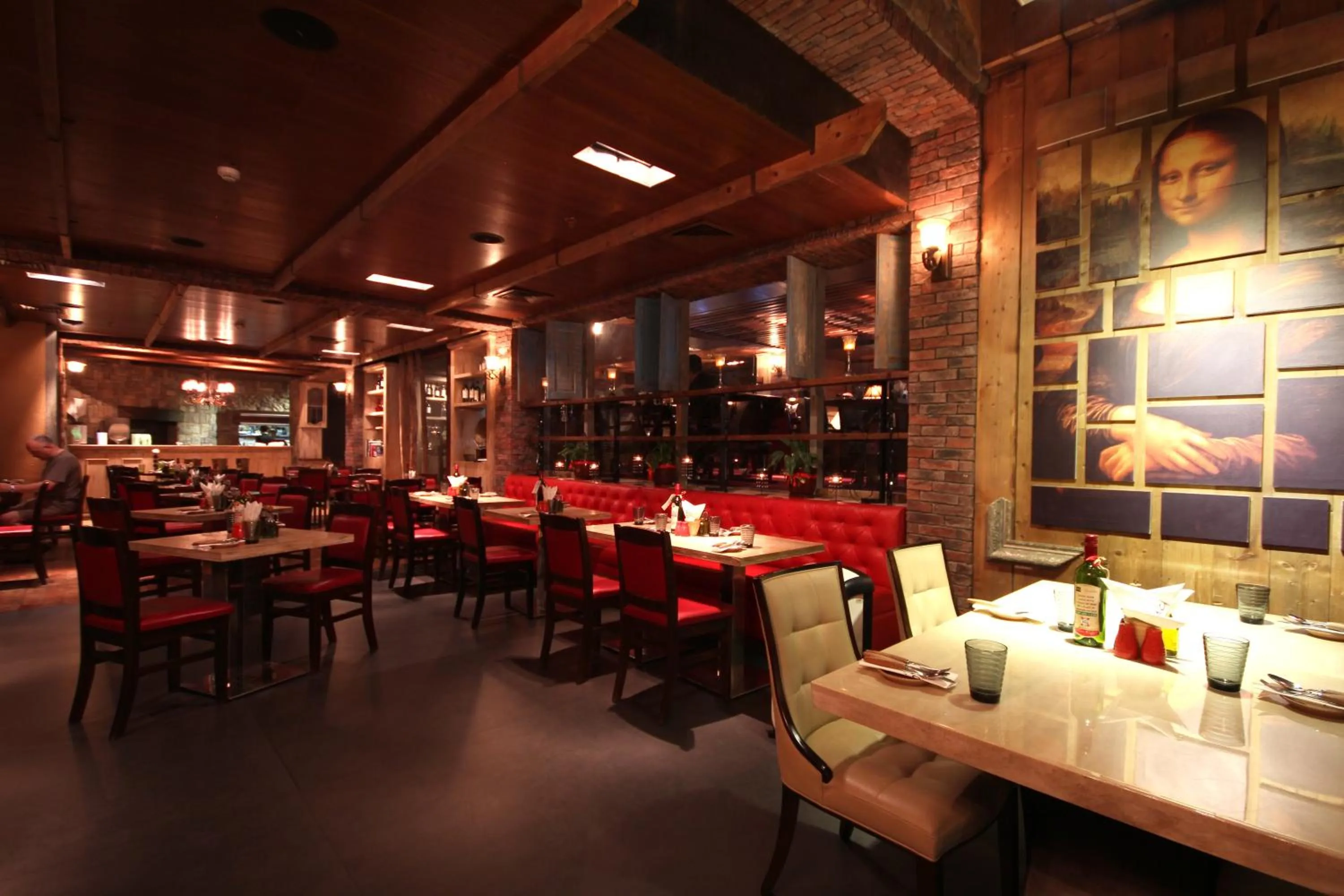 Restaurant/places to eat in Al Safir Hotel