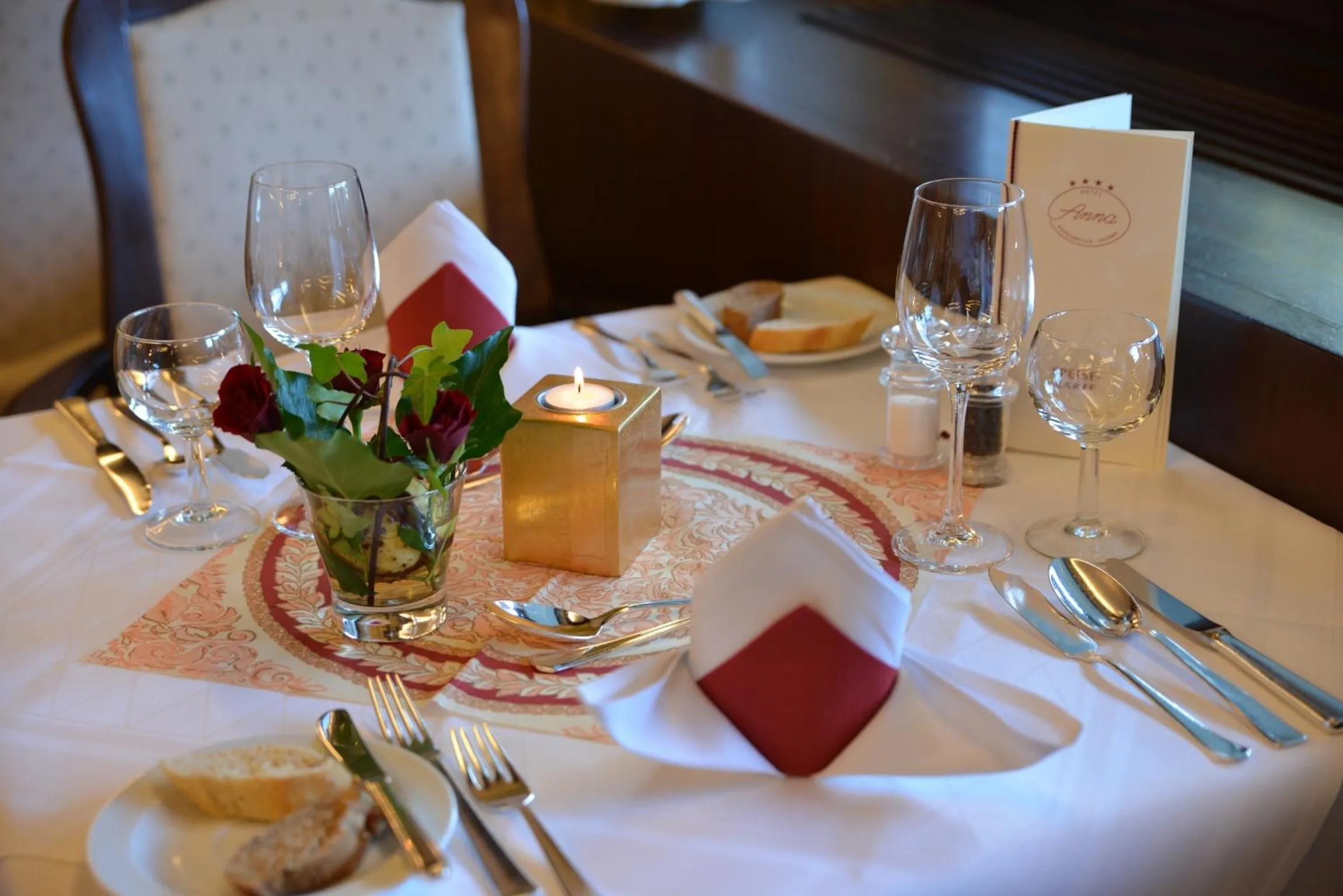 Restaurant/places to eat in Hotel Anna