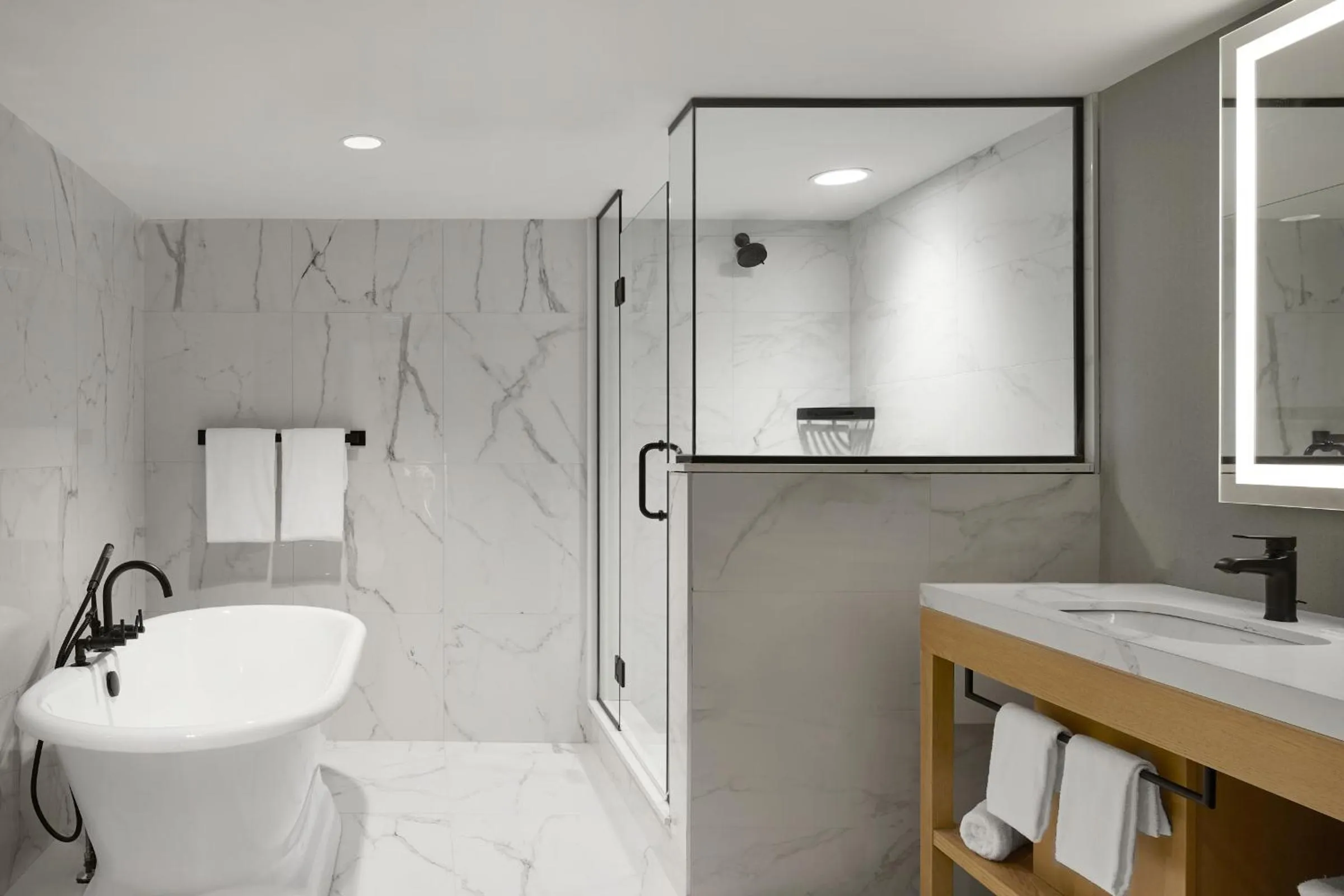 Shower in Hyatt Place Montreal - Downtown