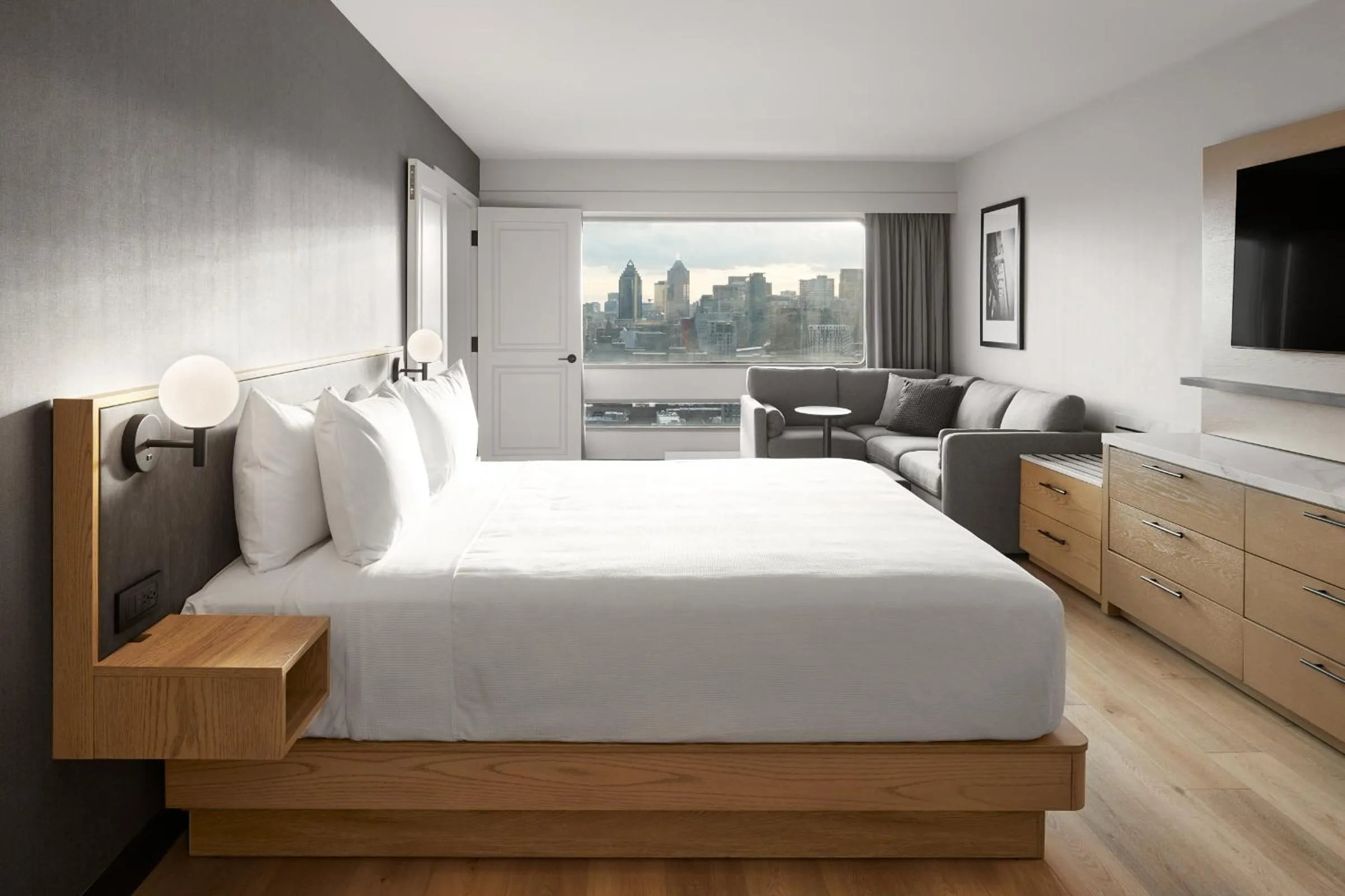 Bed in Hyatt Place Montreal - Downtown