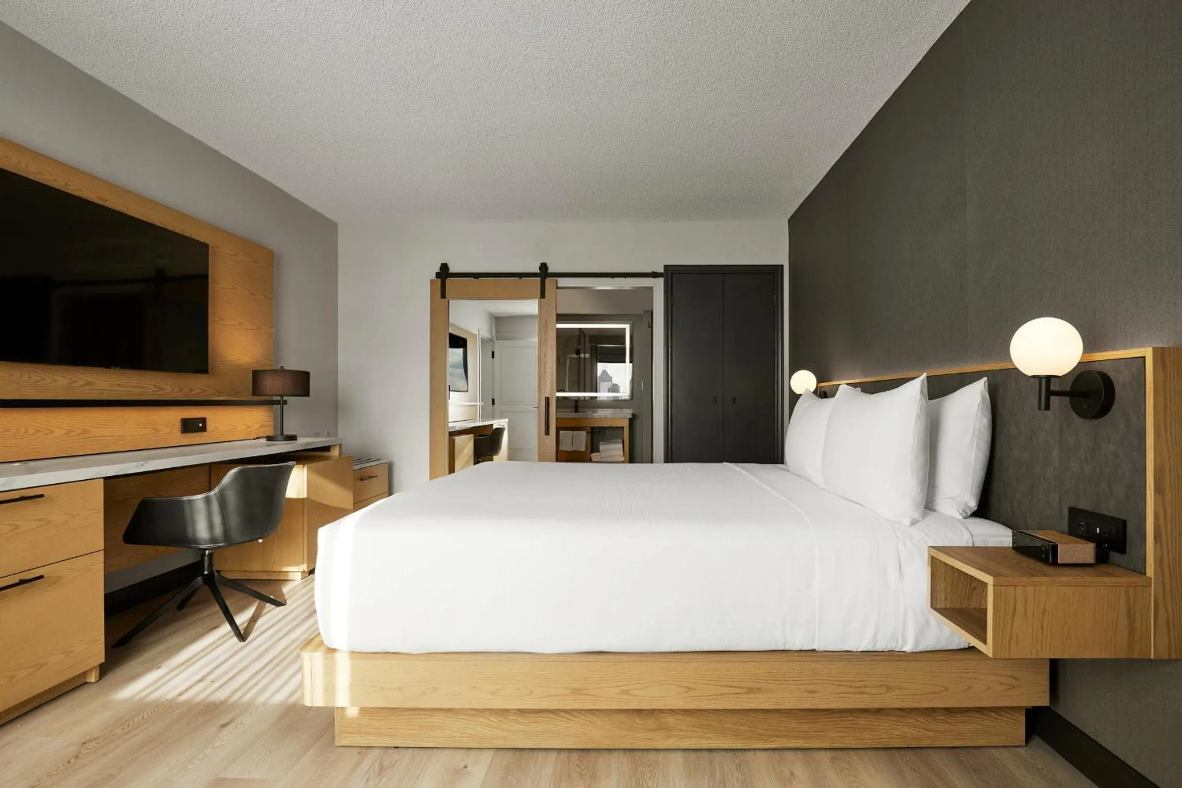 Bed in Hyatt Place Montreal - Downtown