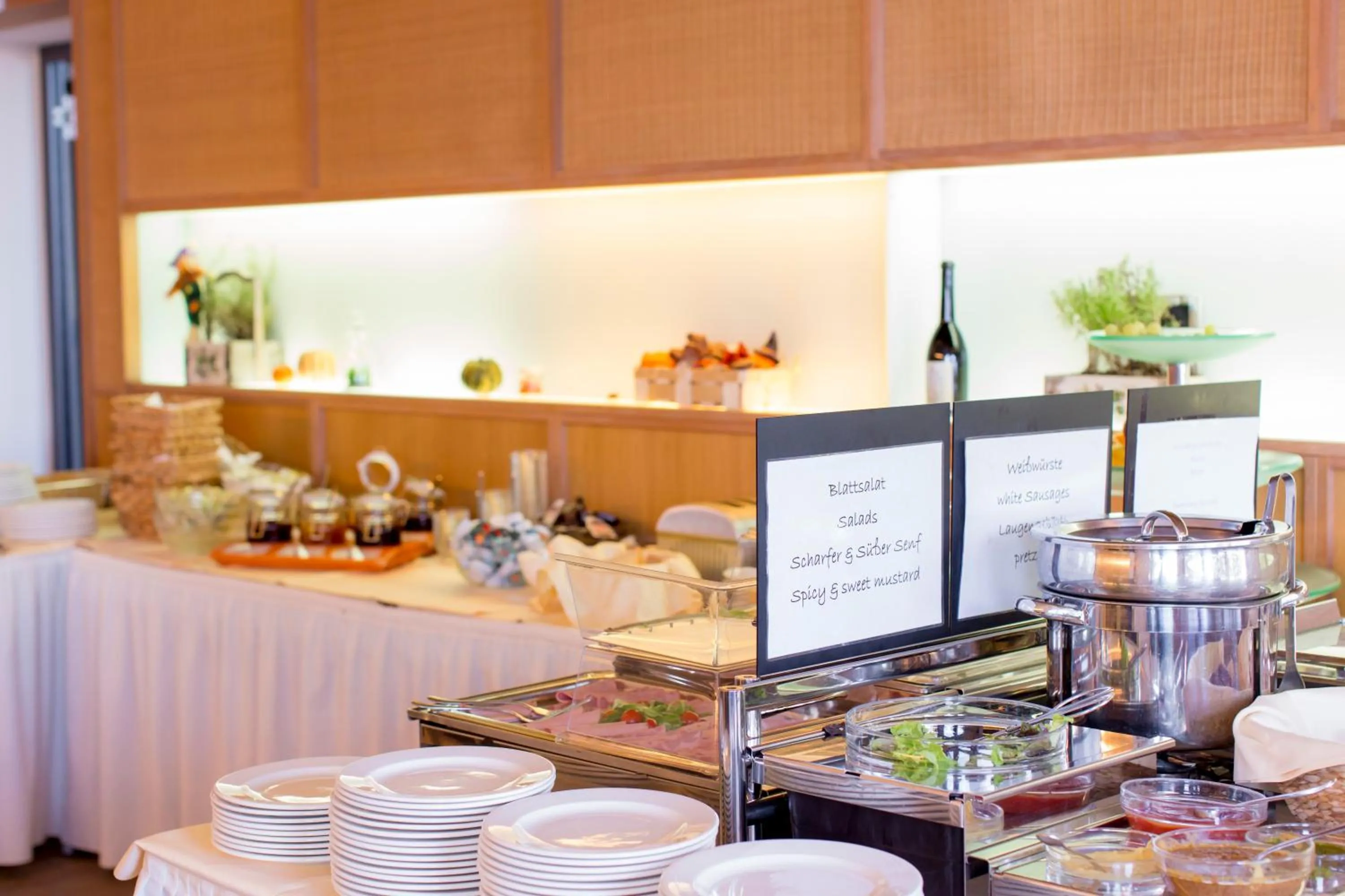 Buffet breakfast in Seehotel Leoni