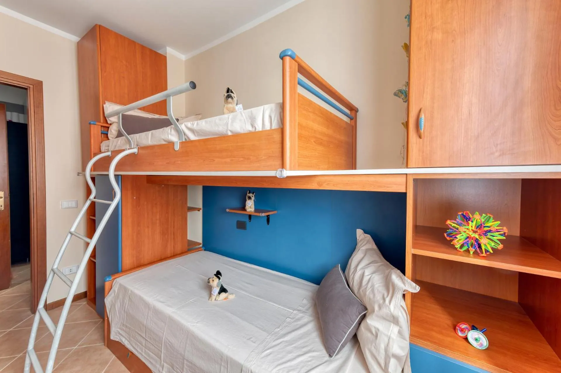Bed in Wolf House - Sirmione Holiday