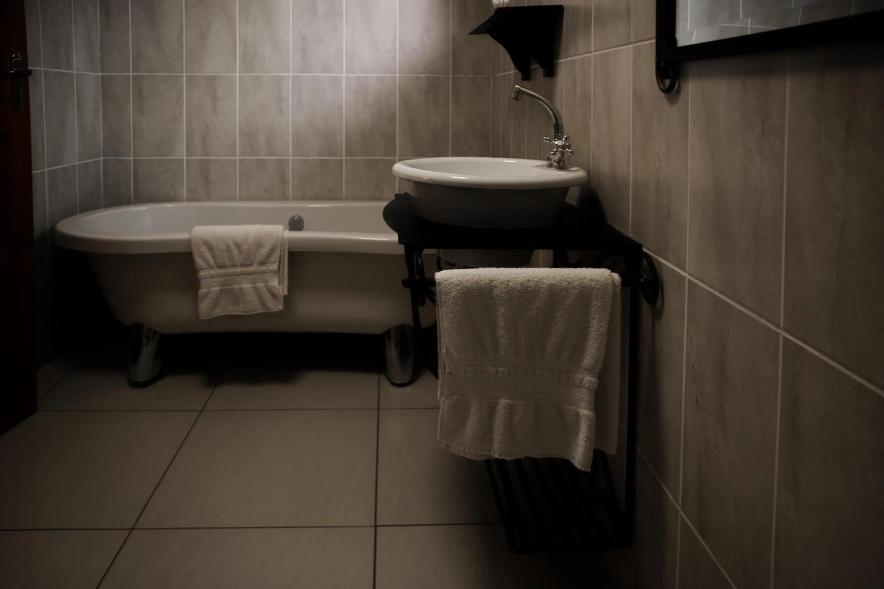 Bath in Pinehaven Bed and Breakfast