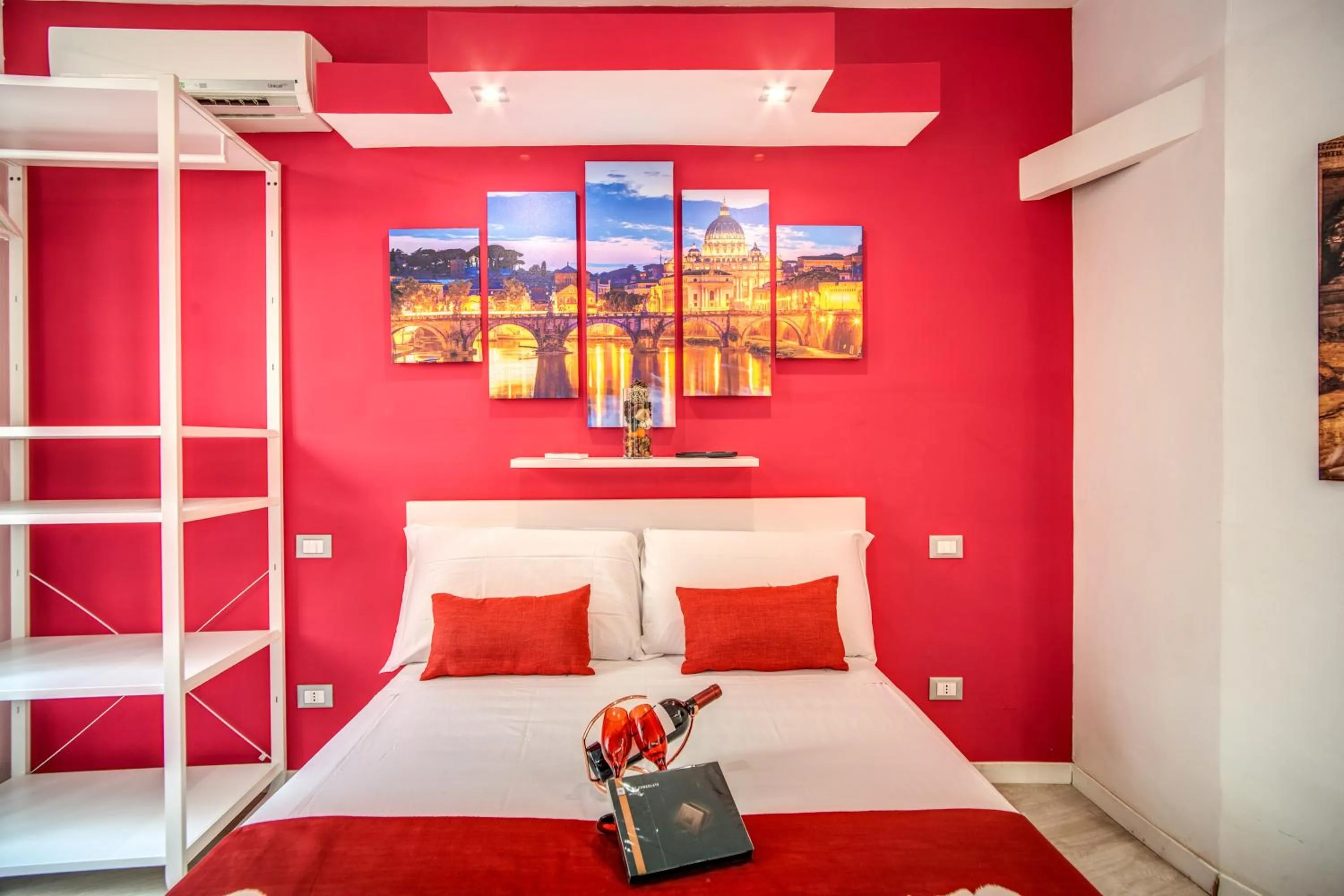 Bed in ROYAL VATICAN SUITES