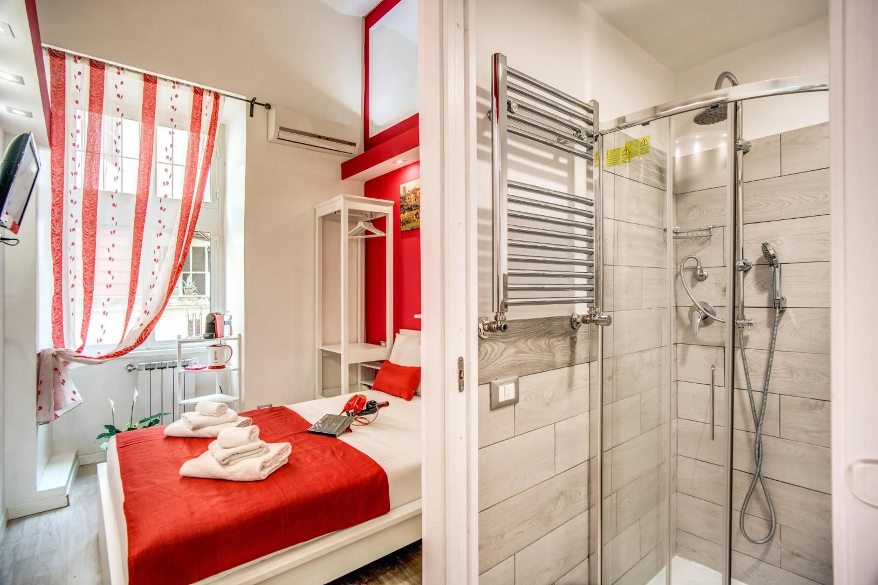 Bed in ROYAL VATICAN SUITES