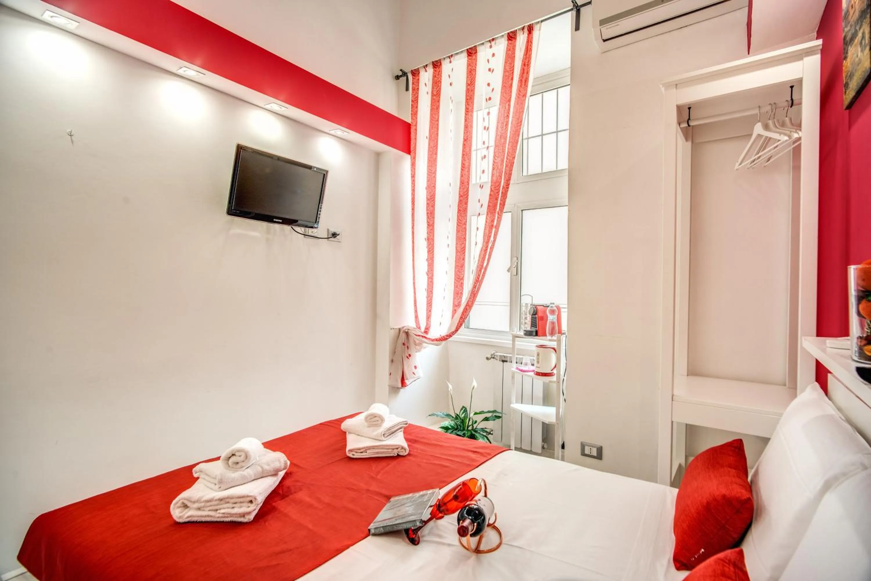 Bed in ROYAL VATICAN SUITES