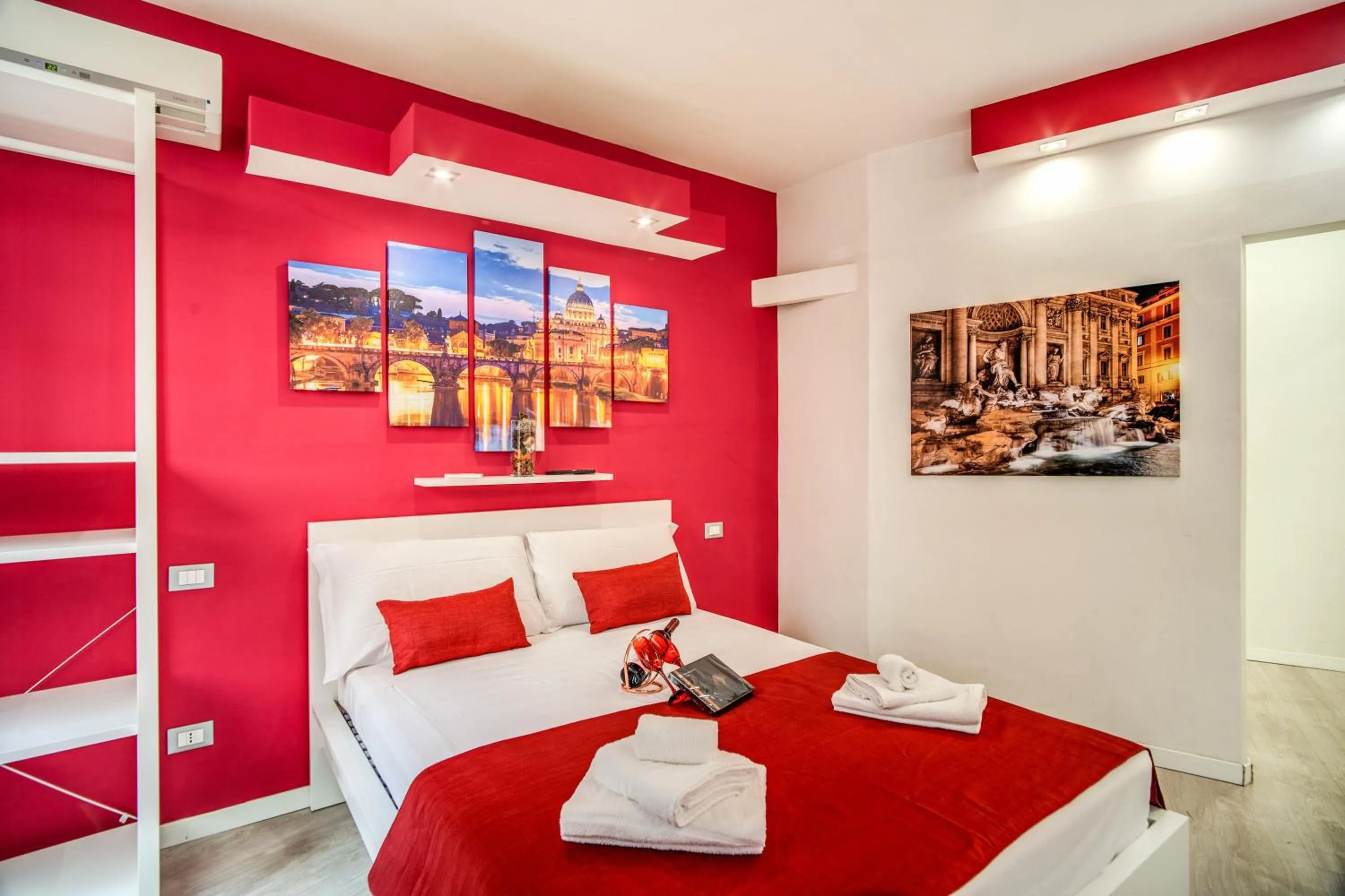 Bed in ROYAL VATICAN SUITES