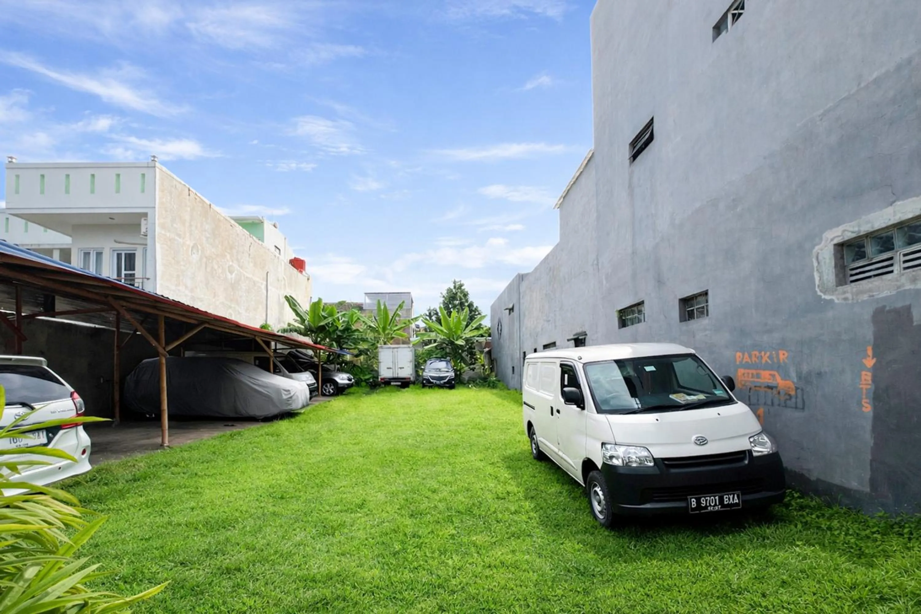 Parking in RedDoorz Syariah at Cimahi