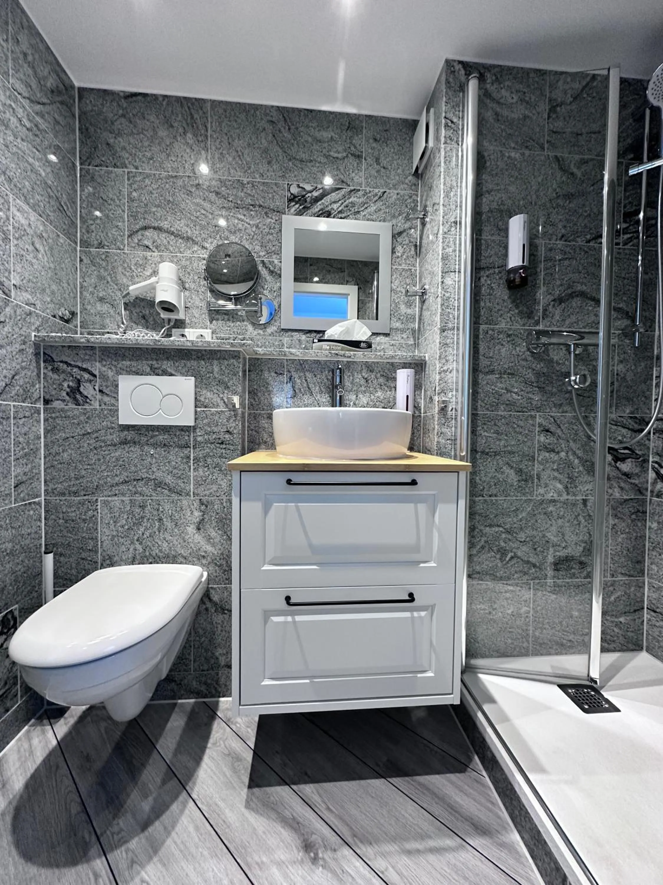 Shower in Mertinkus Nordseehotel