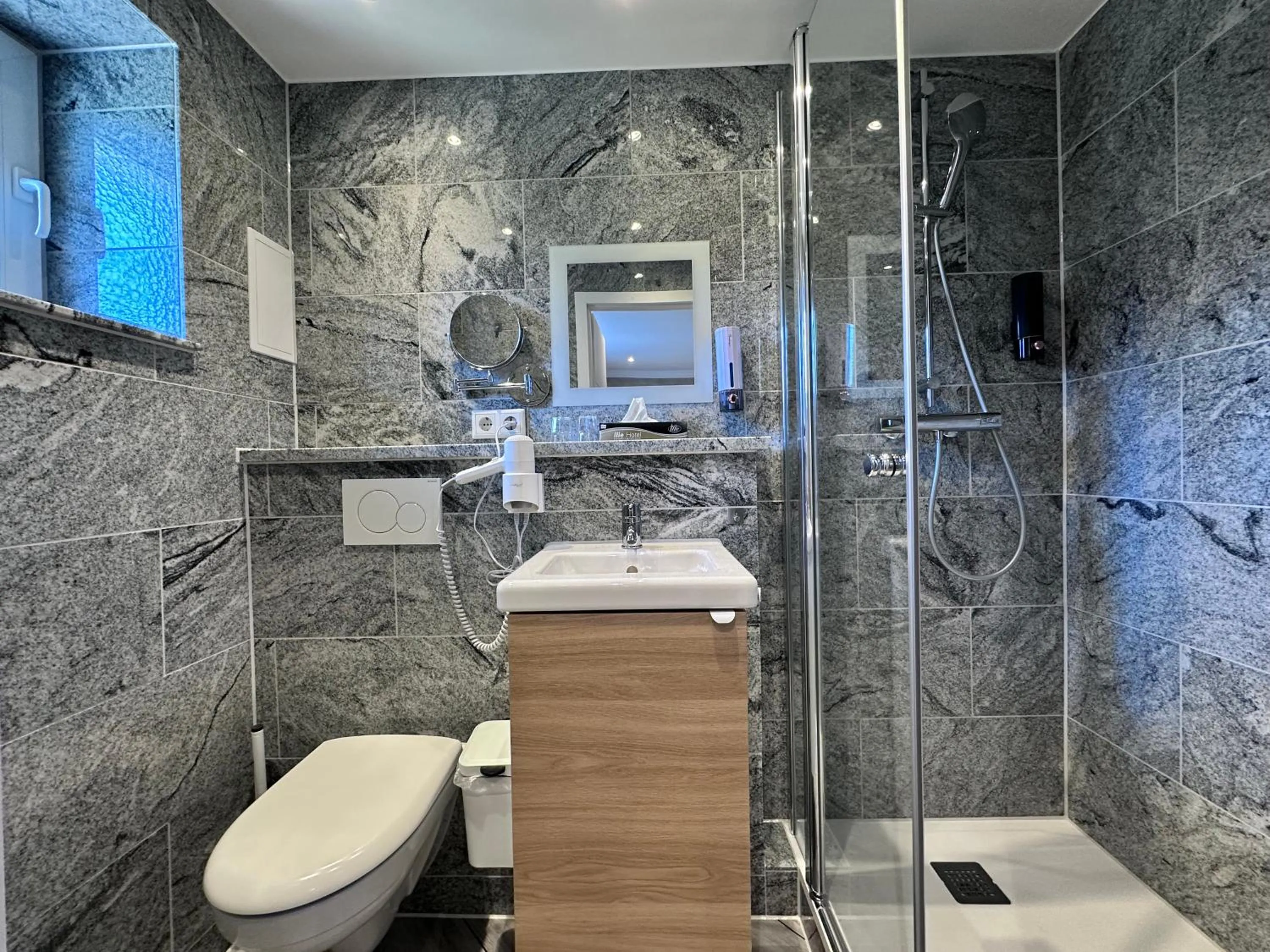 Shower in Mertinkus Nordseehotel