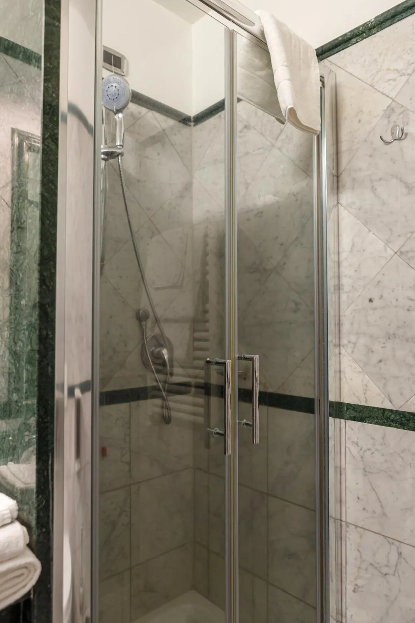 Shower in Hotel Villa Sofia