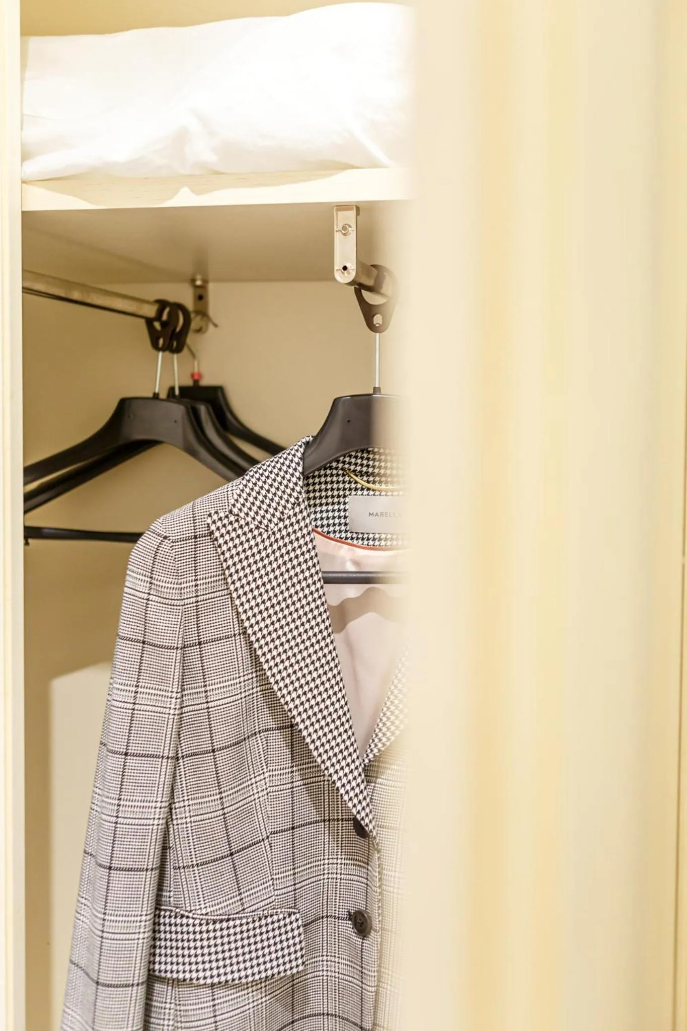 wardrobe in Hotel Villa Sofia