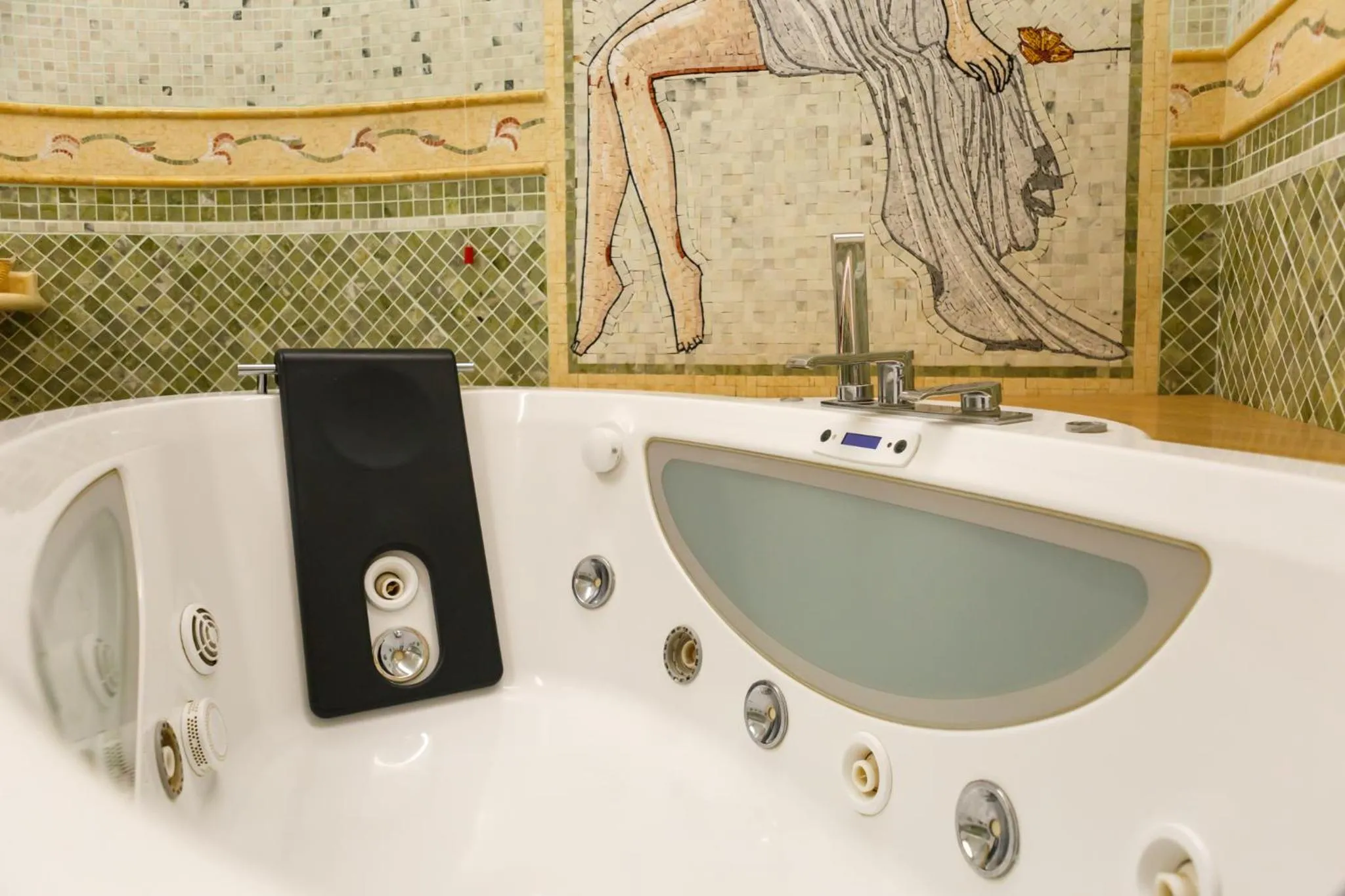 Hot Tub in Hotel Villa Sofia