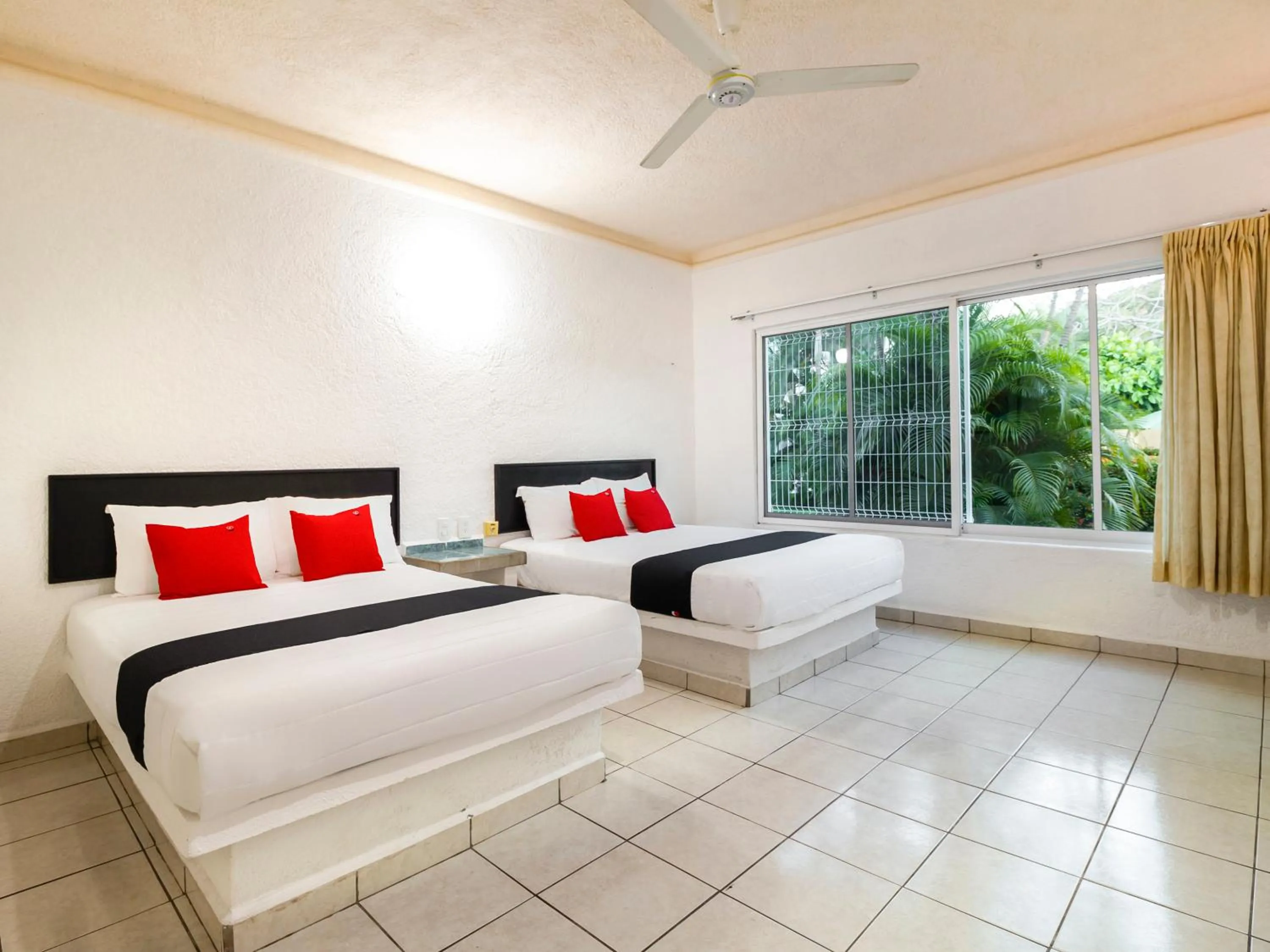 Bedroom, Bed in Hotel Parotas Manzanillo