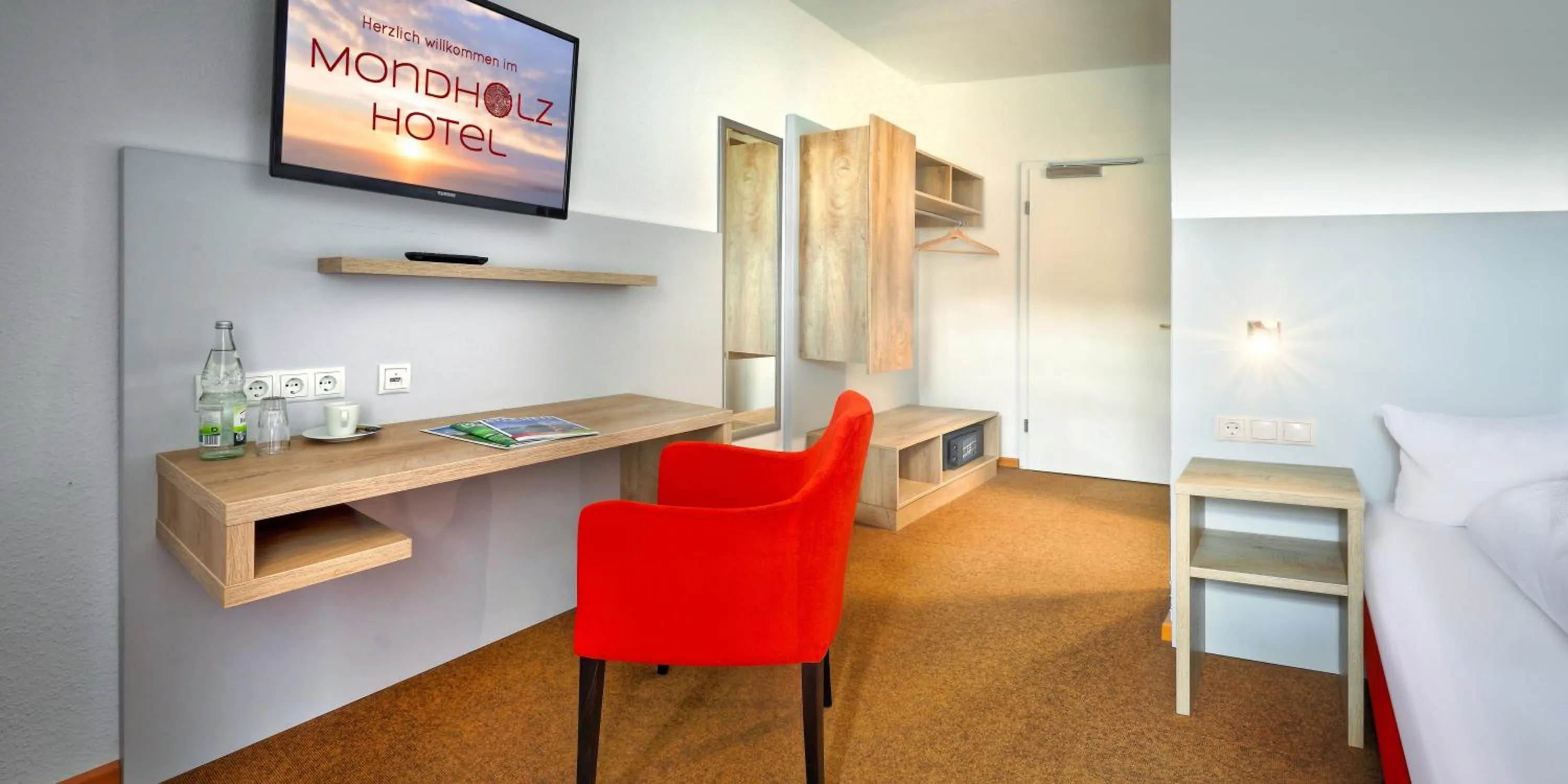 Bed in Hotel Müller Café & Wein - Mondholzhotel