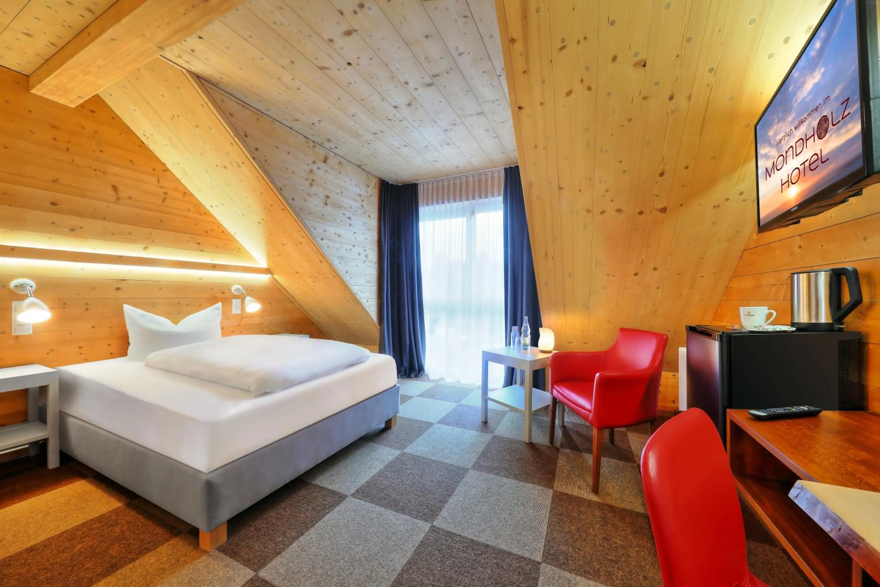 Bed in Hotel Müller Café & Wein - Mondholzhotel