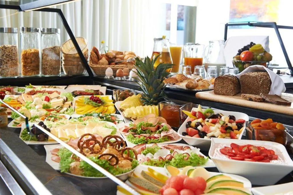 Buffet breakfast in Hotel Müller Café & Wein - Mondholzhotel