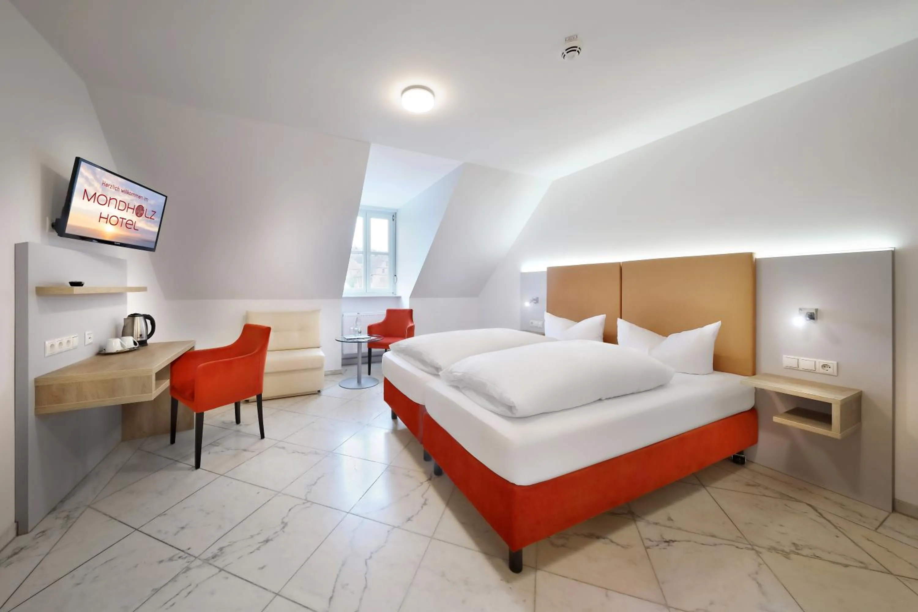 Bed in Hotel Müller Café & Wein - Mondholzhotel