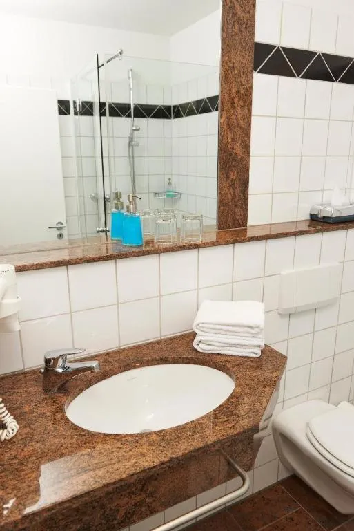 Photo of the whole room in Hotel Müller Café & Wein - Mondholzhotel