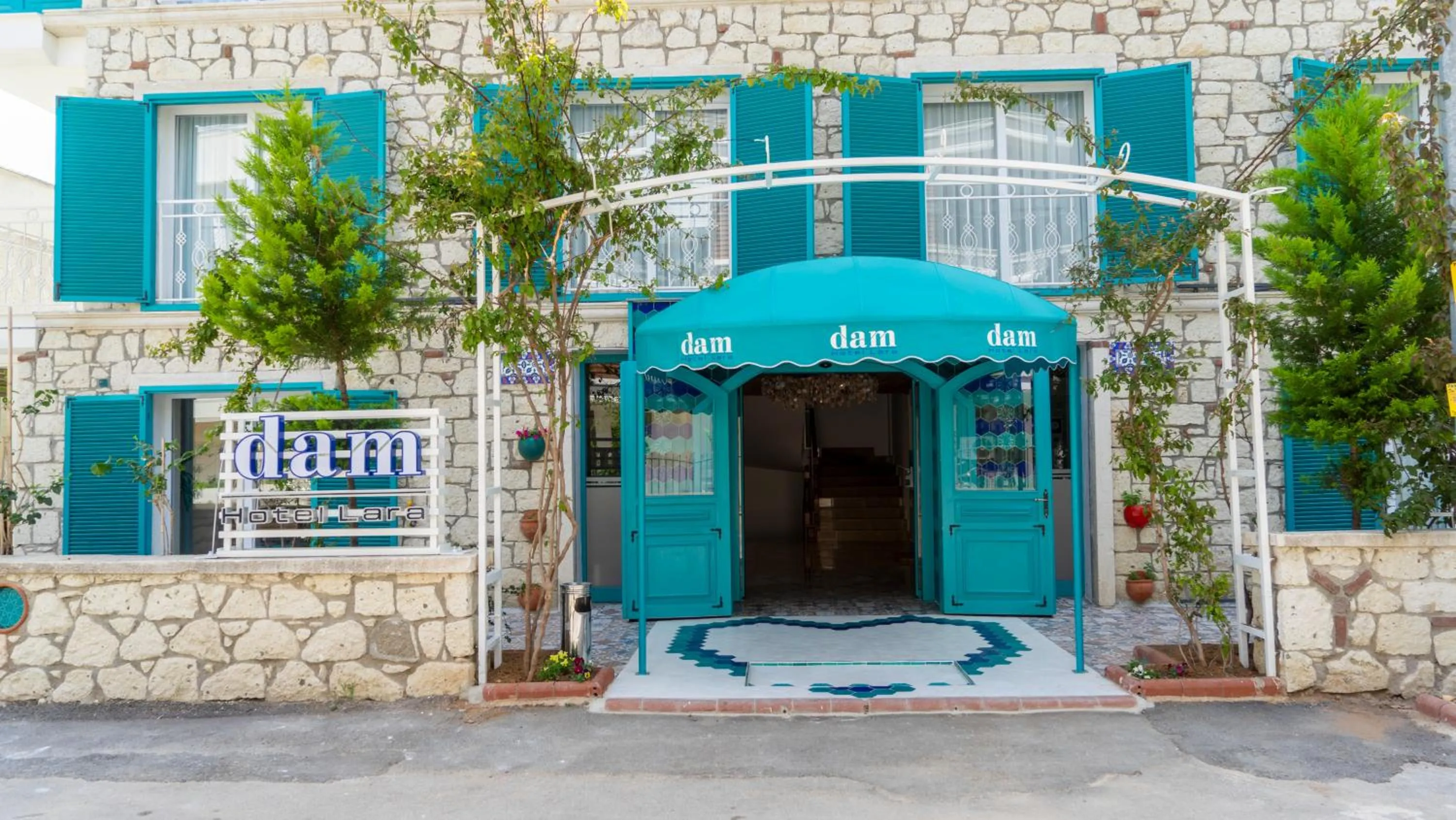 Facade/entrance in DAM HOTEL LARA