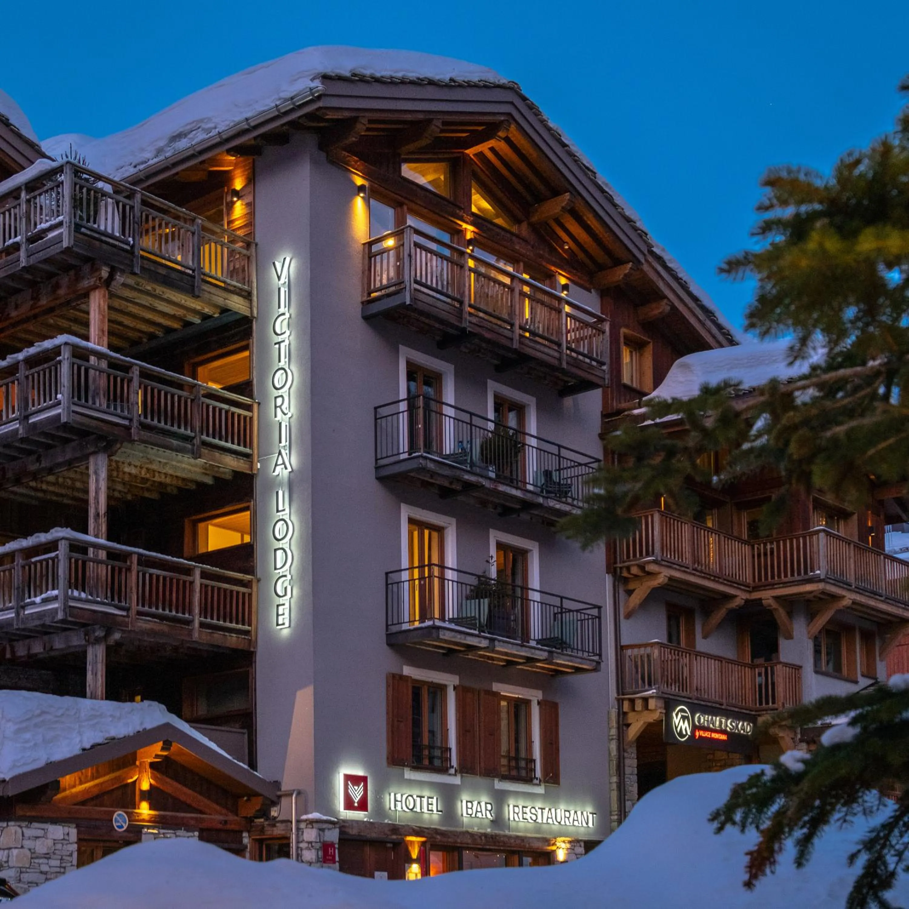 Property building in Victoria Lodge, Friendly Hotel