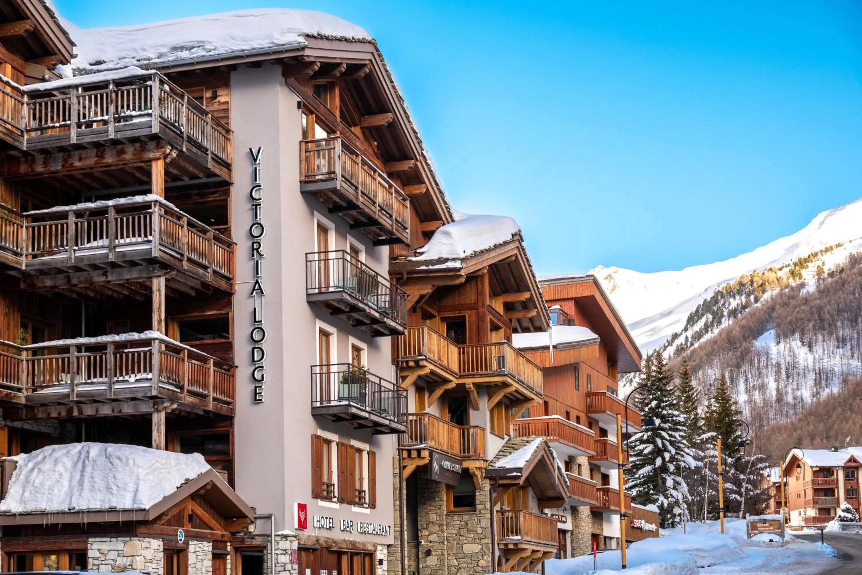 Property building in Victoria Lodge, Friendly Hotel