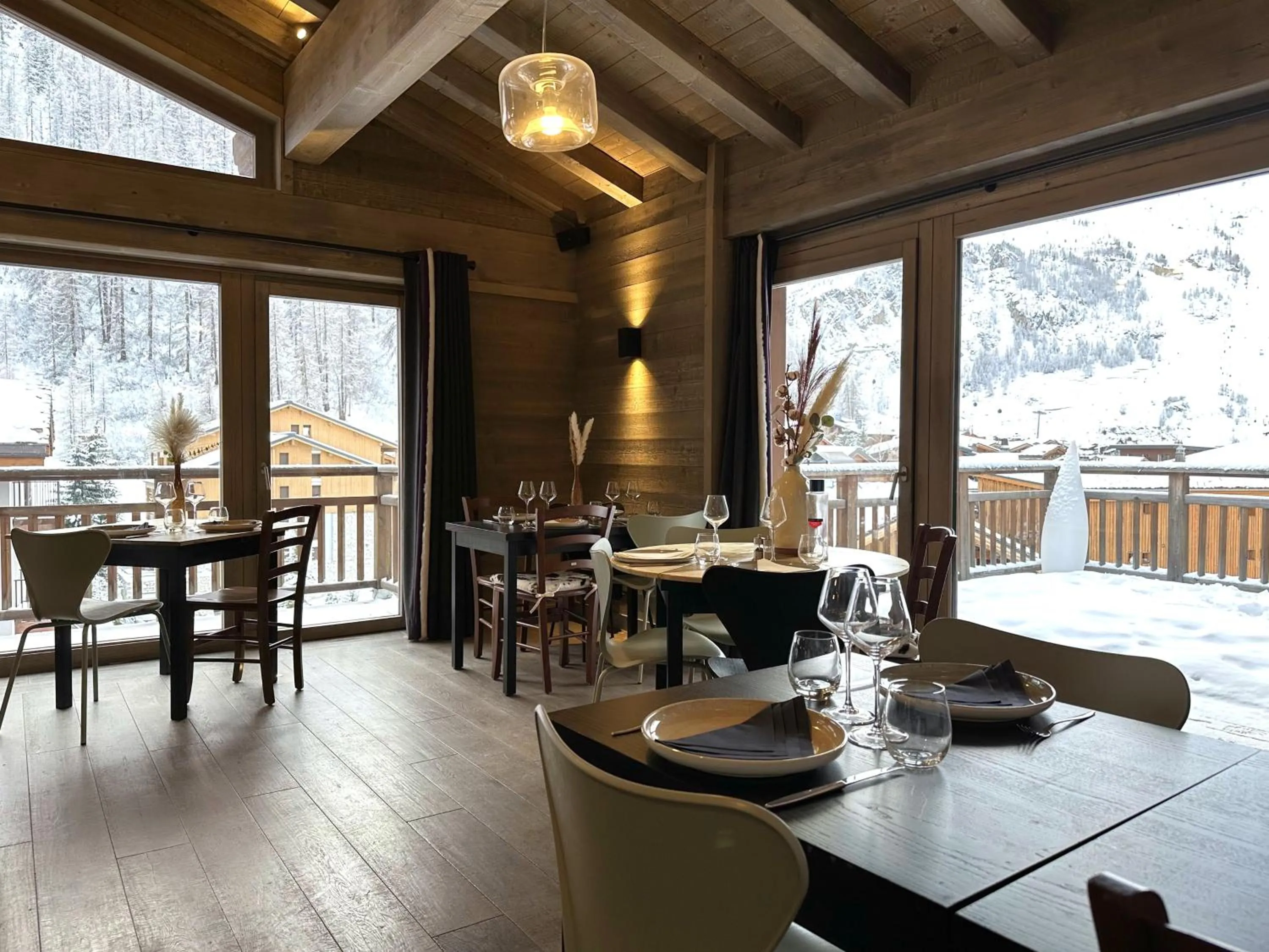 Restaurant/places to eat in Victoria Lodge, Friendly Hotel