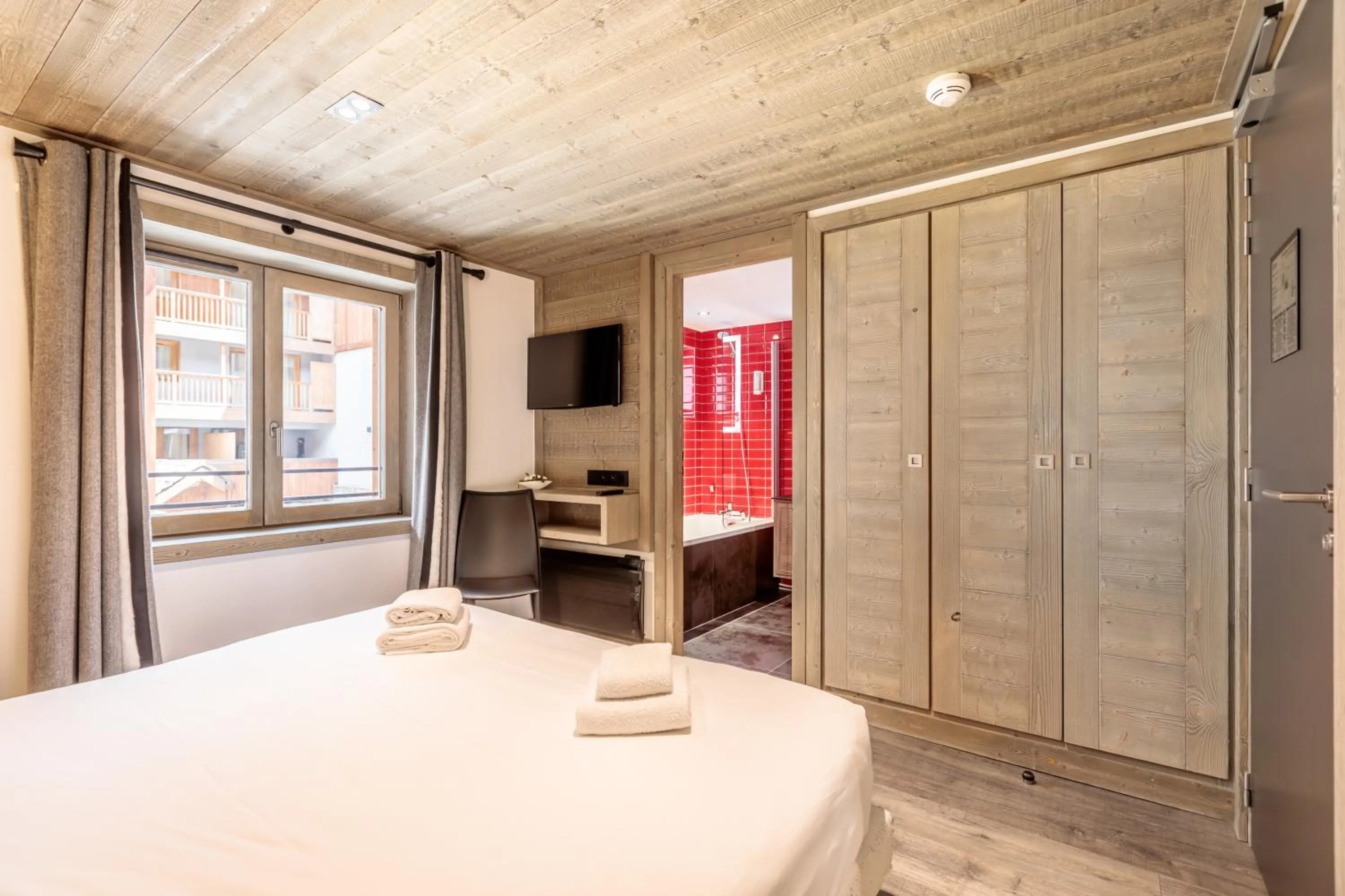 Bed in Victoria Lodge, Friendly Hotel