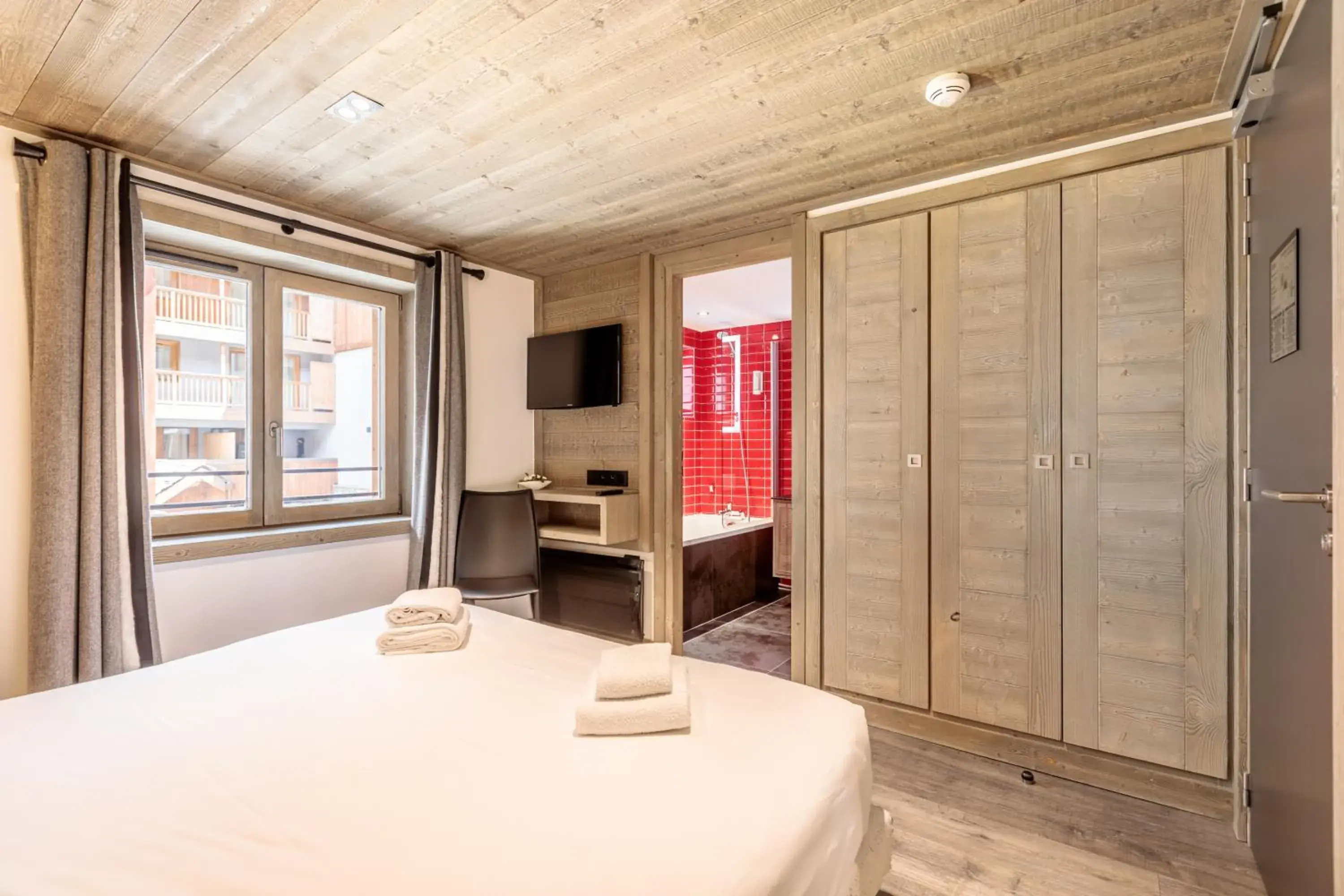 Comfort Double Room in Victoria Lodge, Friendly Hotel Comfort Double Room in Victoria Lodge, Friendly Hotel