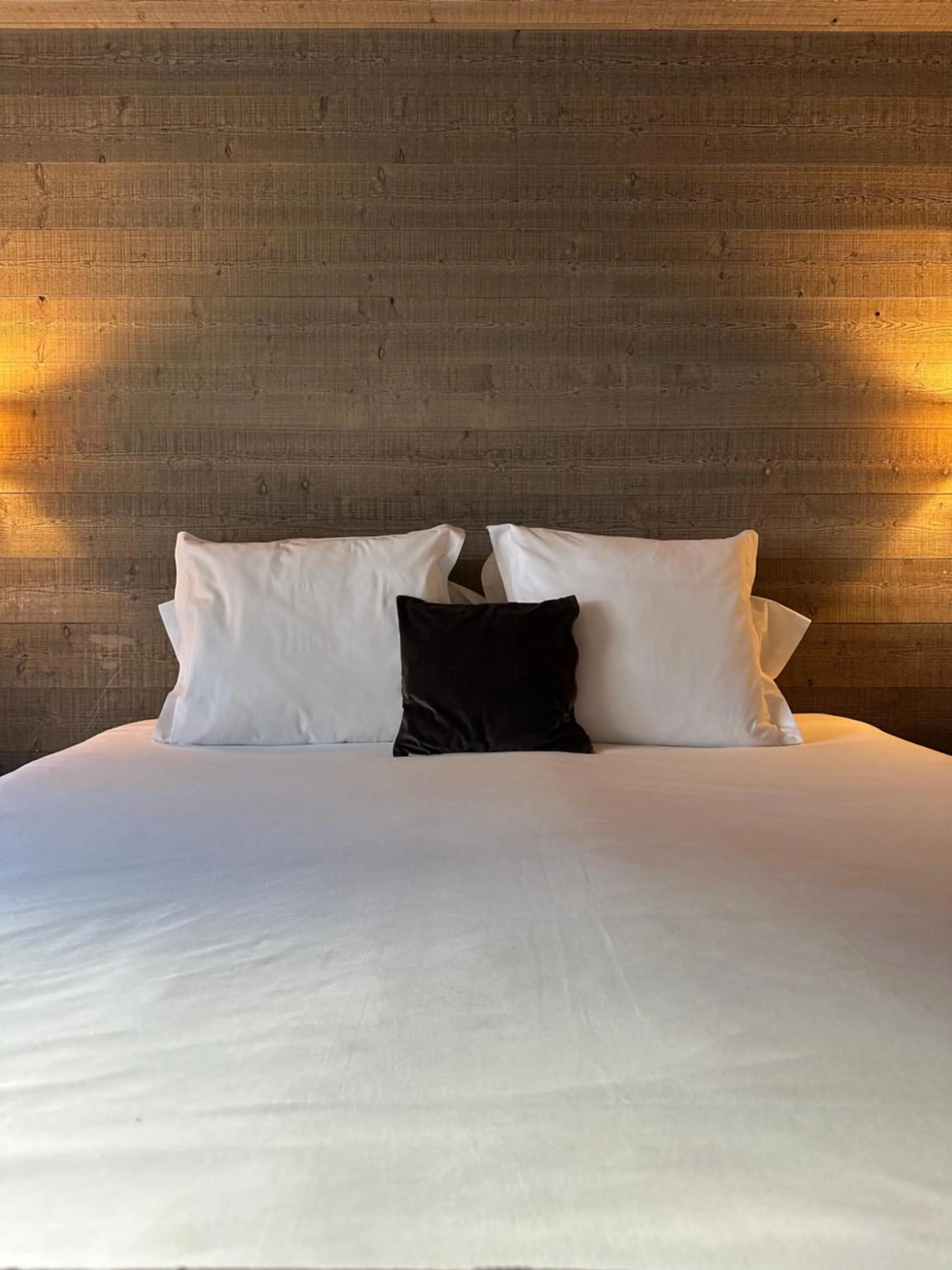 Bedroom, Bed in Victoria Lodge, Friendly Hotel