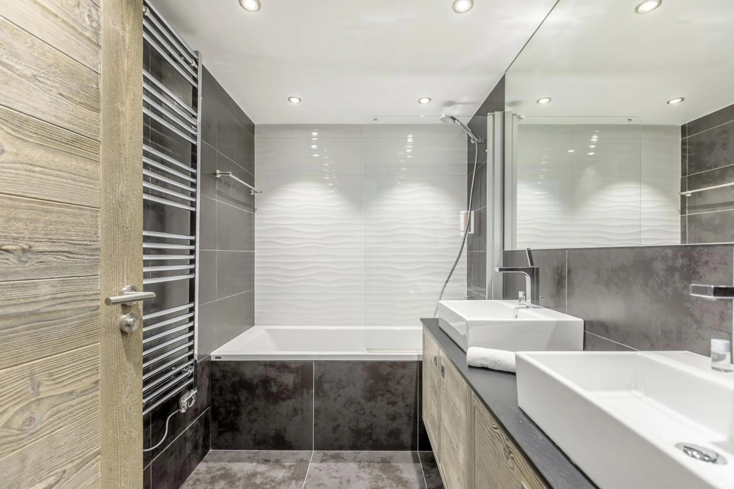 Bathroom in Victoria Lodge, Friendly Hotel