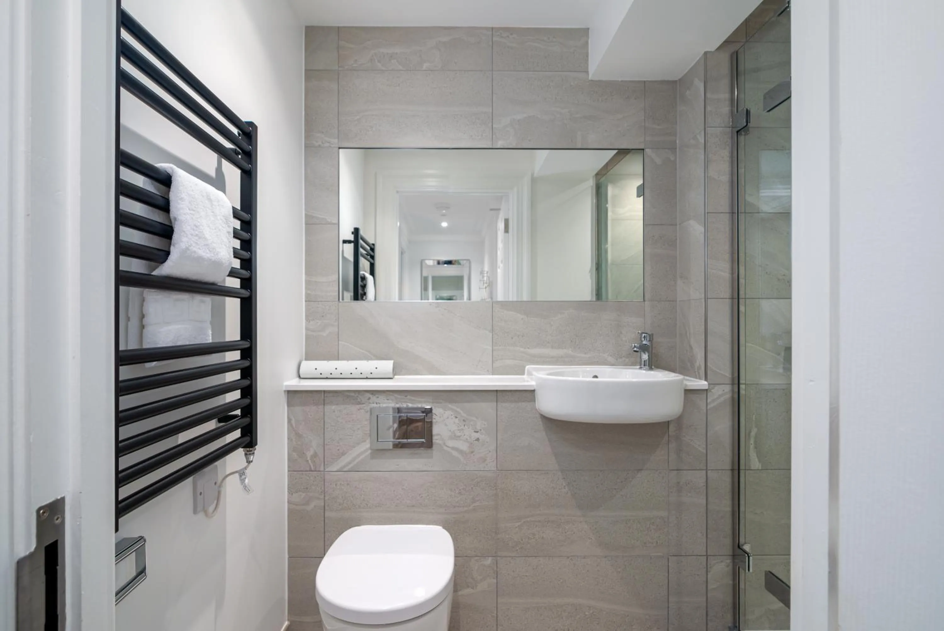 Toilet in Redmayne House - Urban Apartments