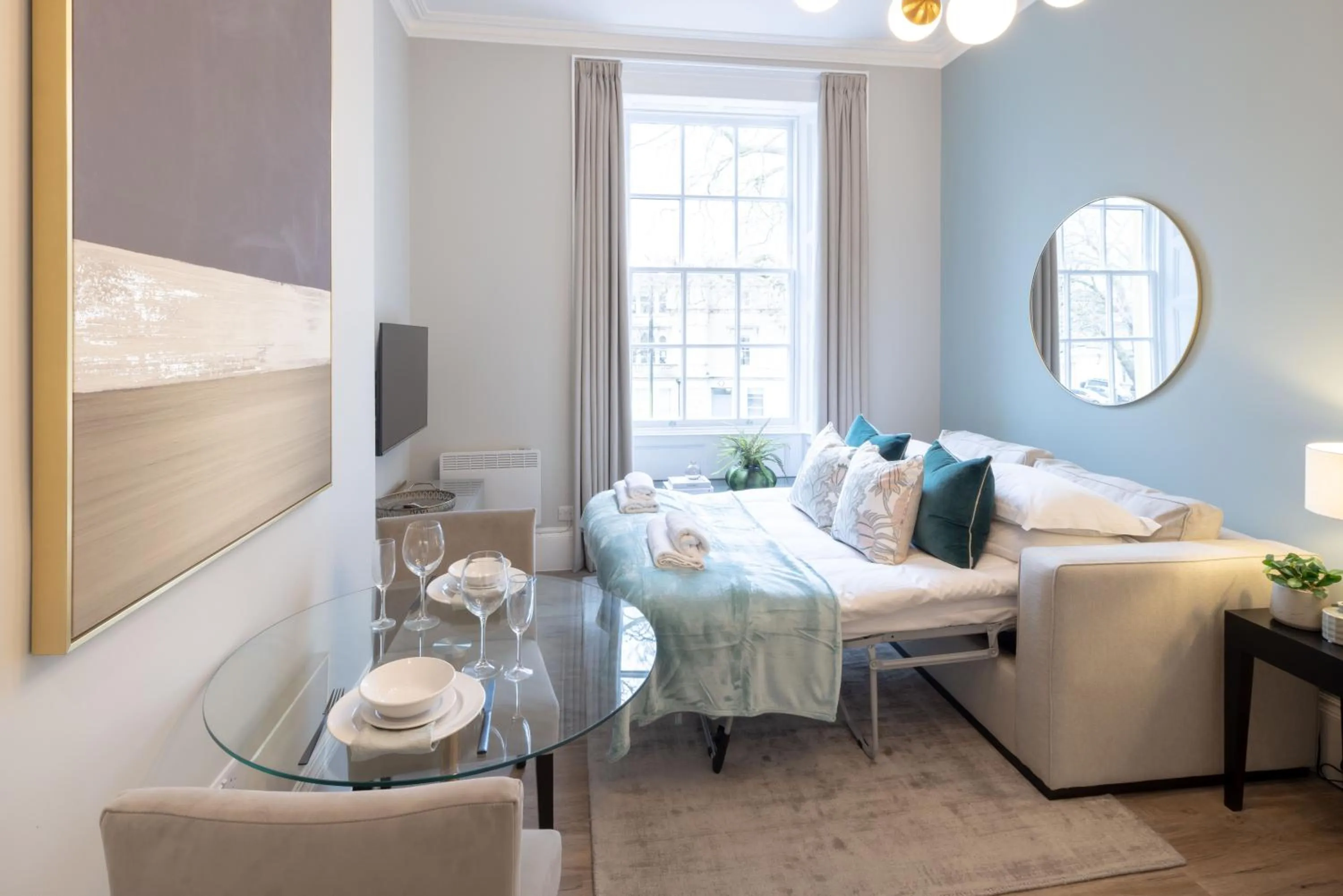 Dining area, Bed in Redmayne House - Urban Apartments