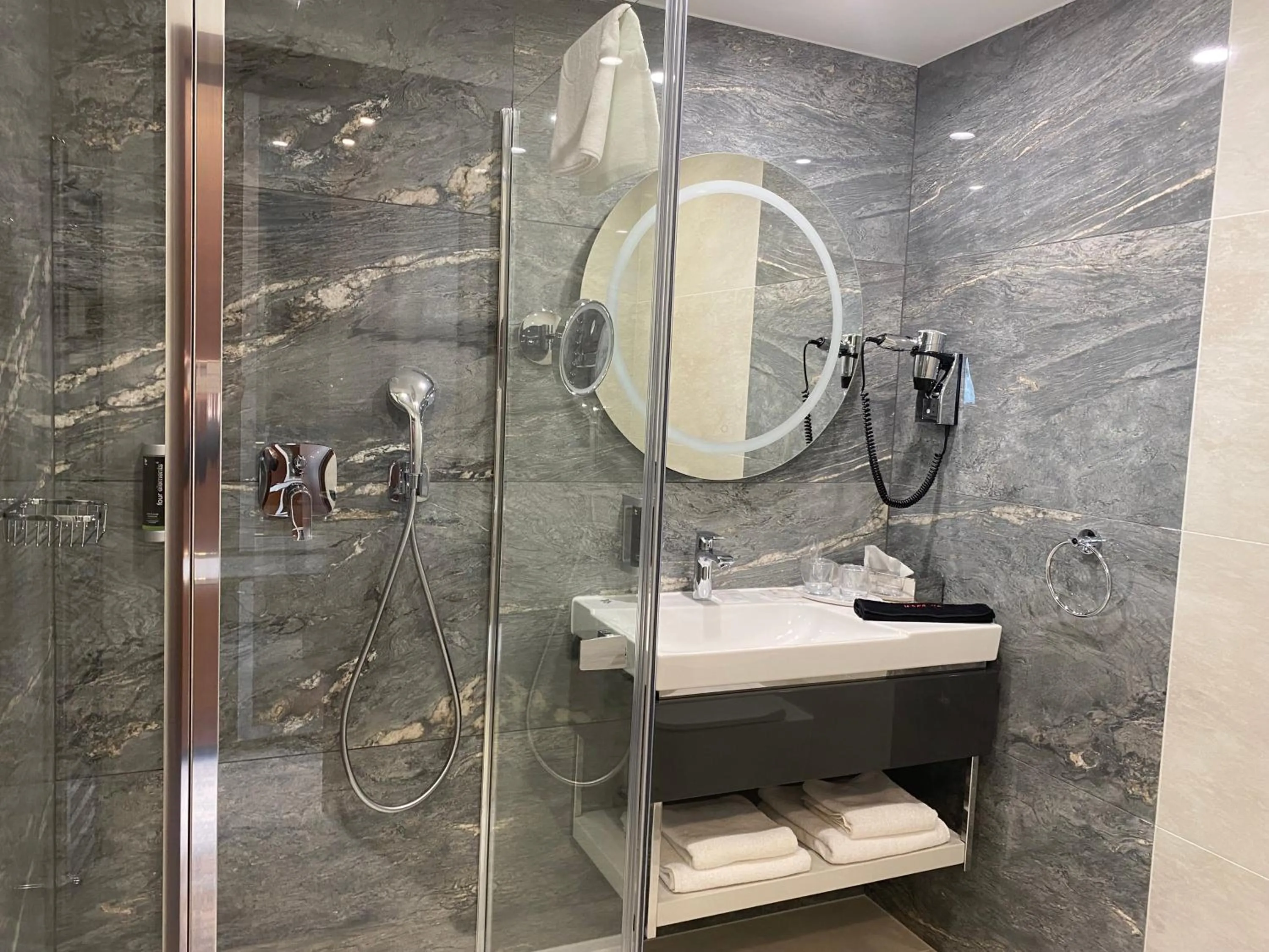 Bathroom in Tisia Hotel & Spa