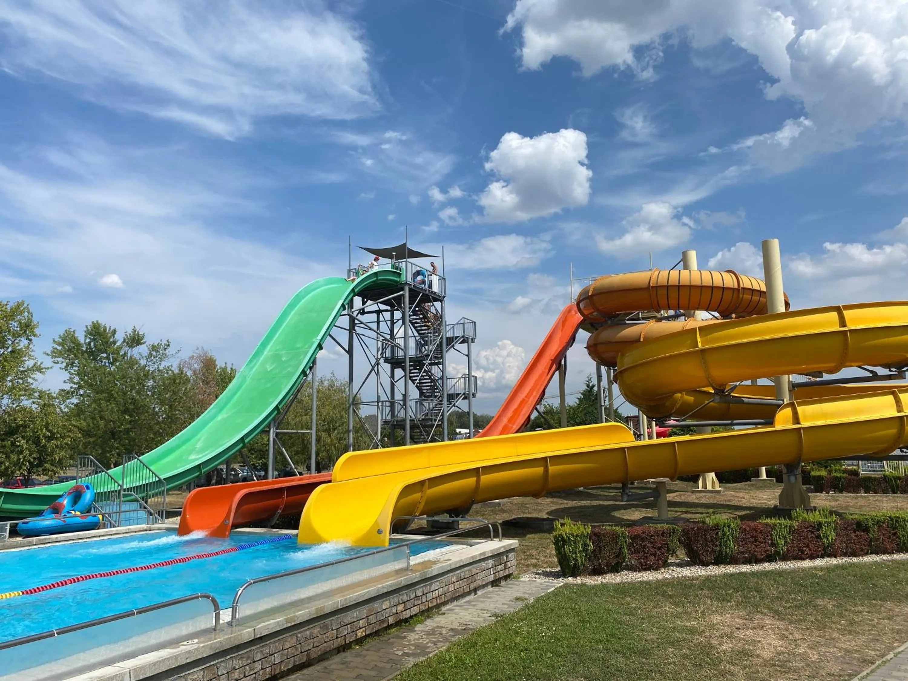 Entertainment in Tisia Hotel & Spa