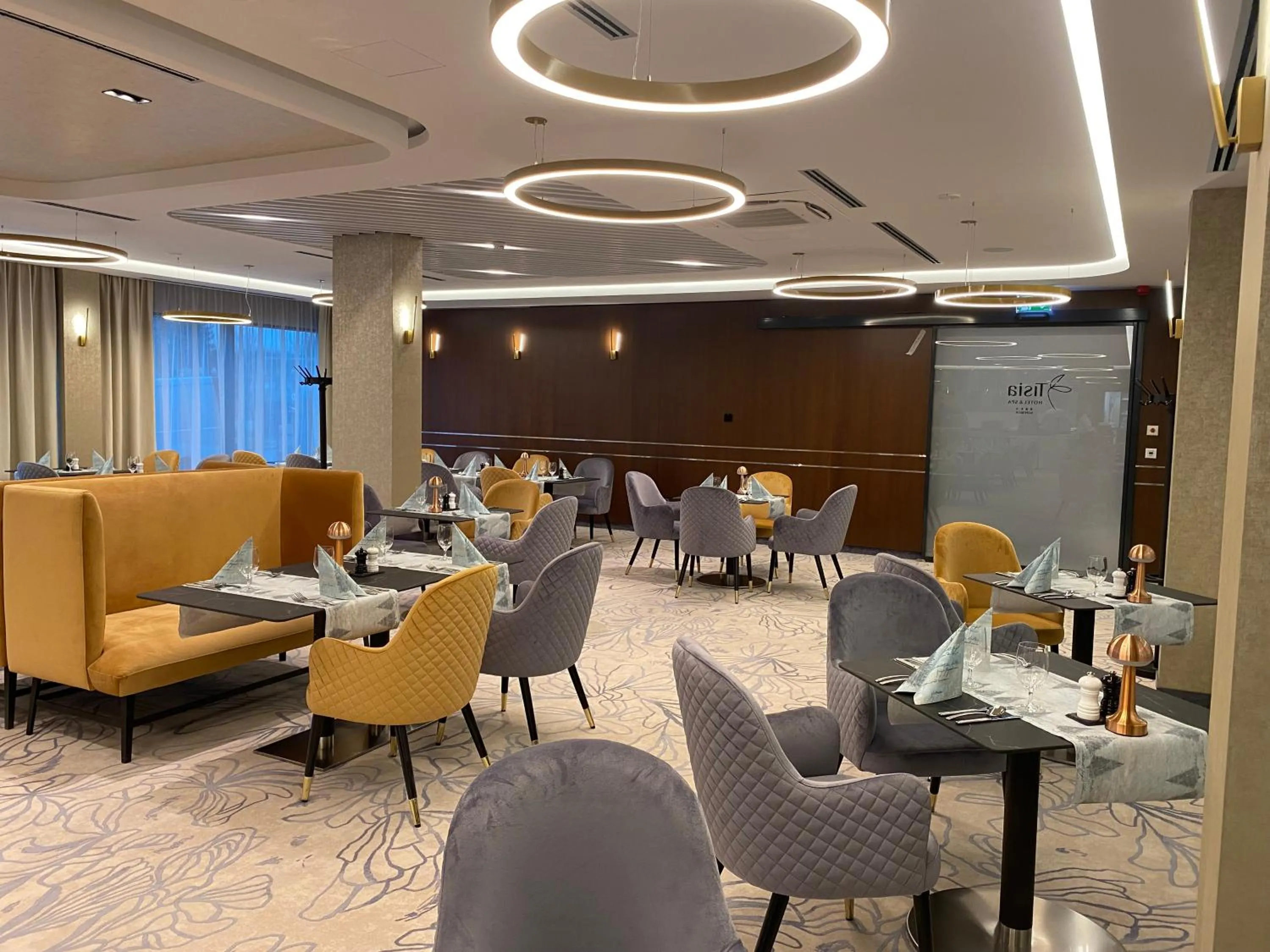 Restaurant/places to eat in Tisia Hotel & Spa