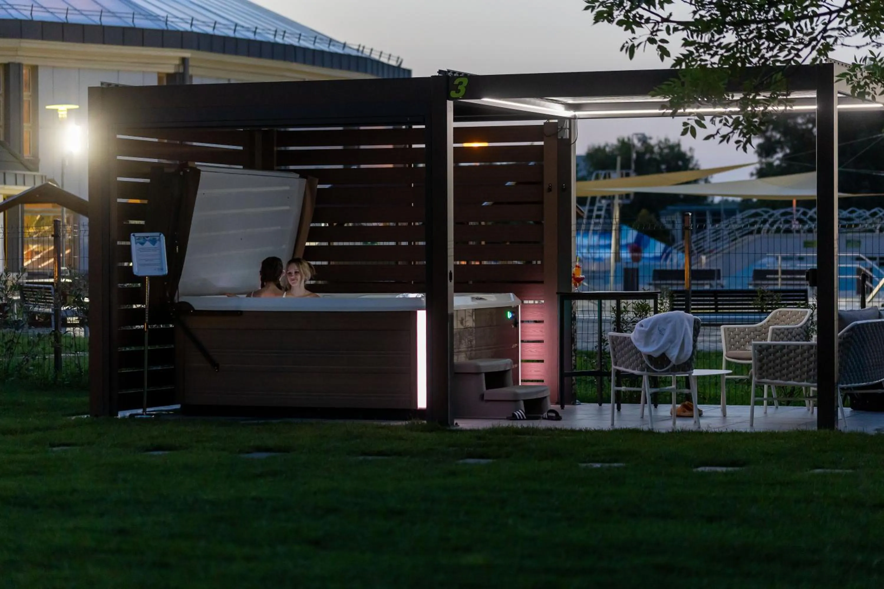 Hot Tub in Tisia Hotel & Spa