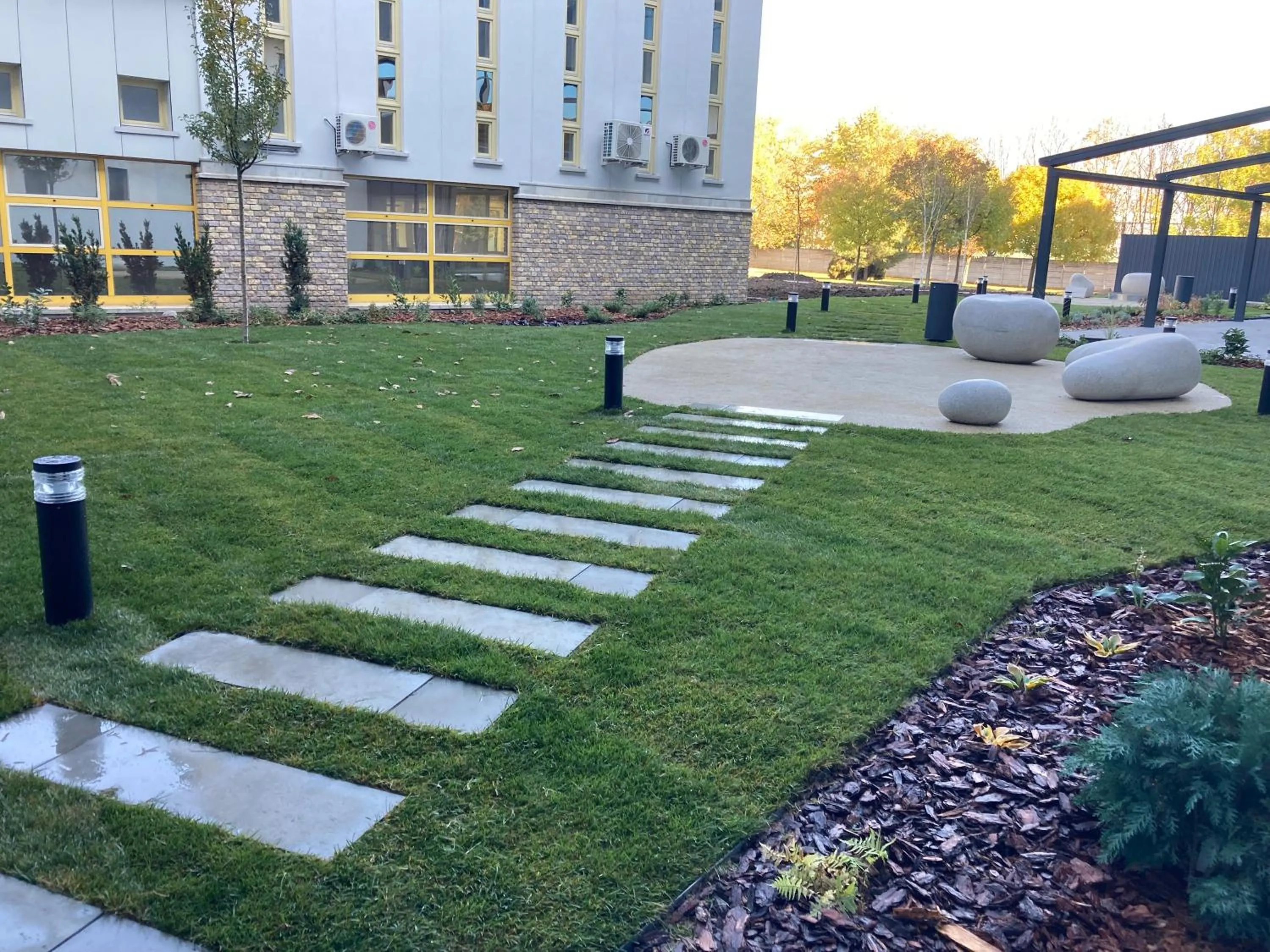 Garden in Tisia Hotel & Spa