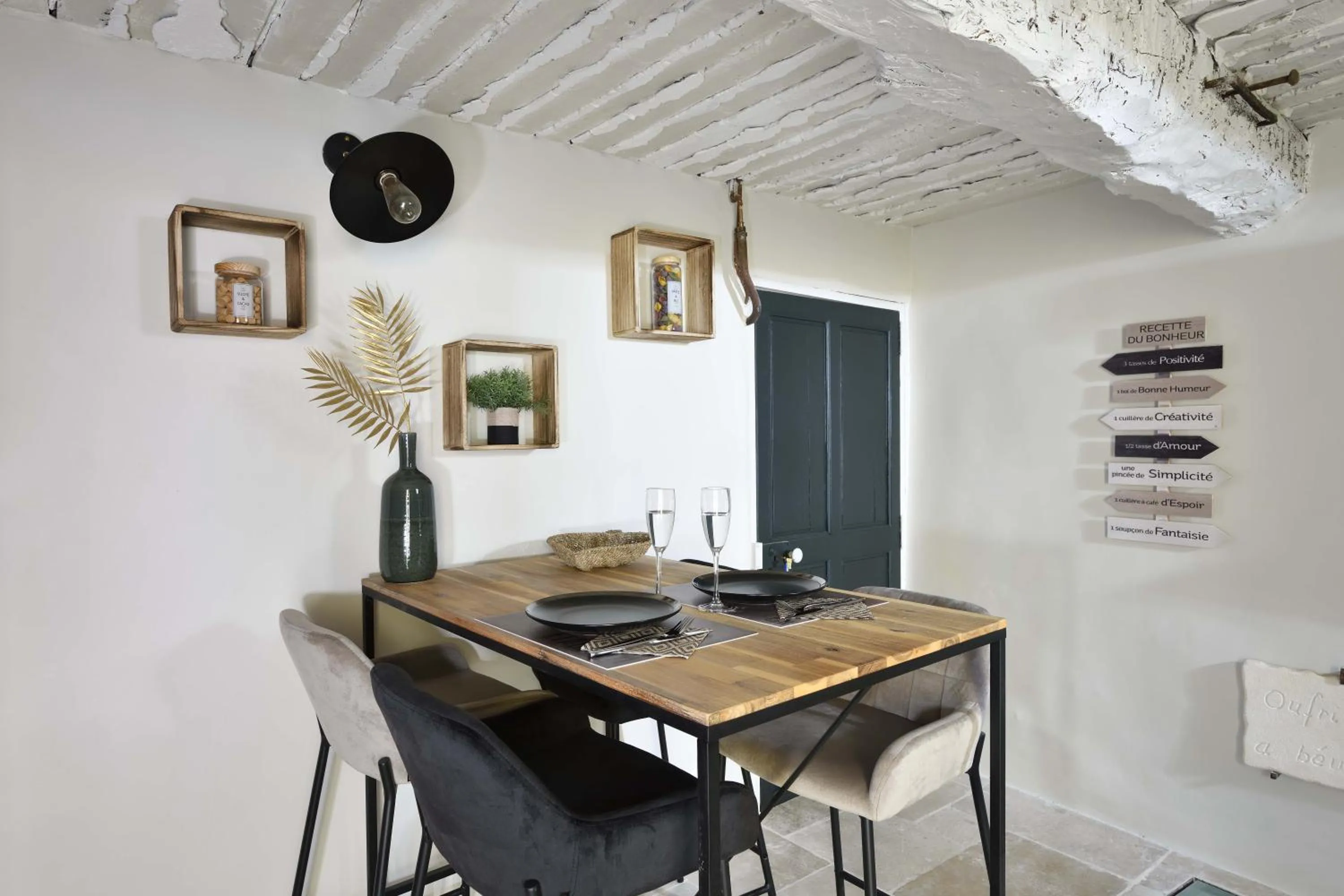 Dining area in La Maison de Lourmarin