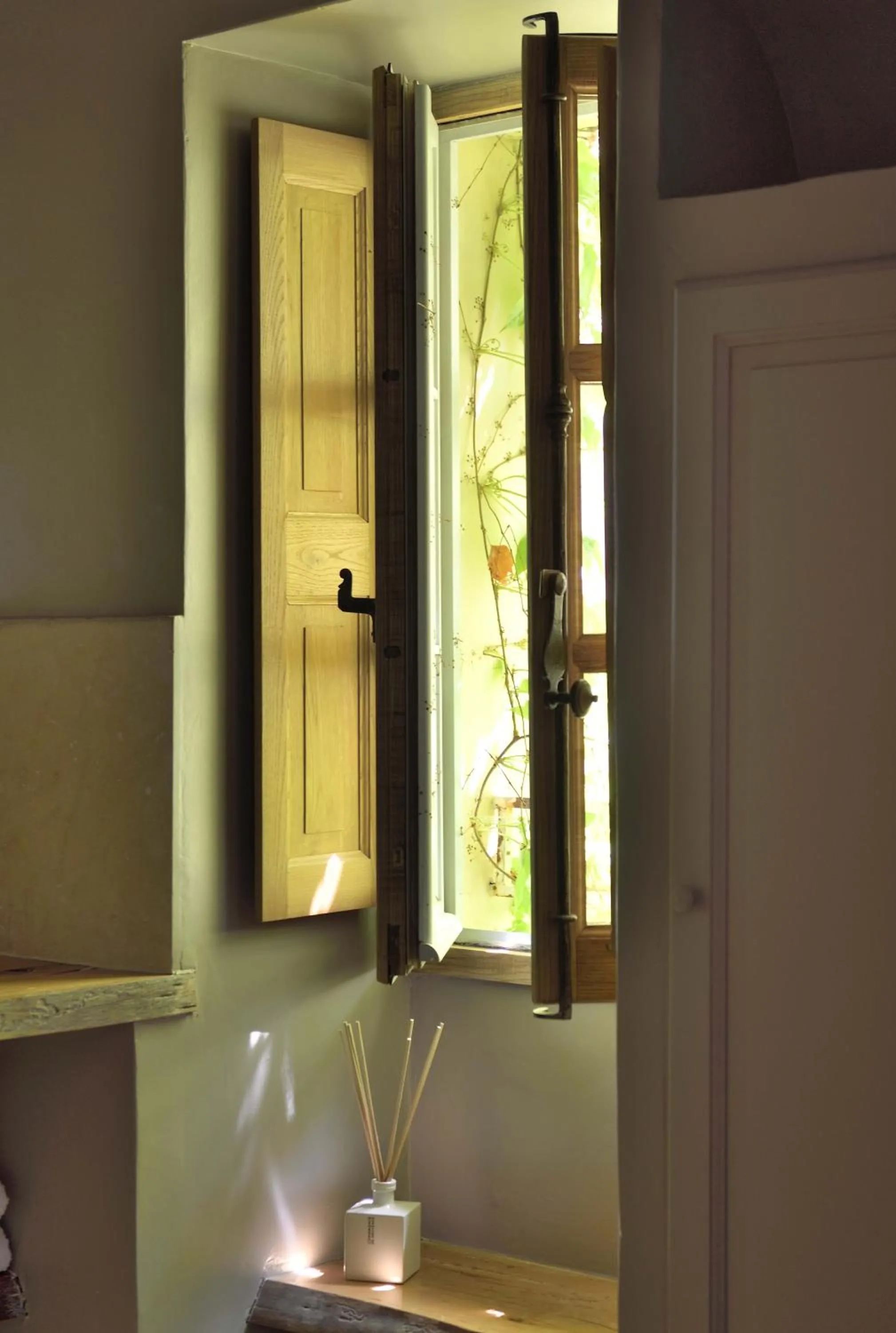Decorative detail in La Maison de Lourmarin